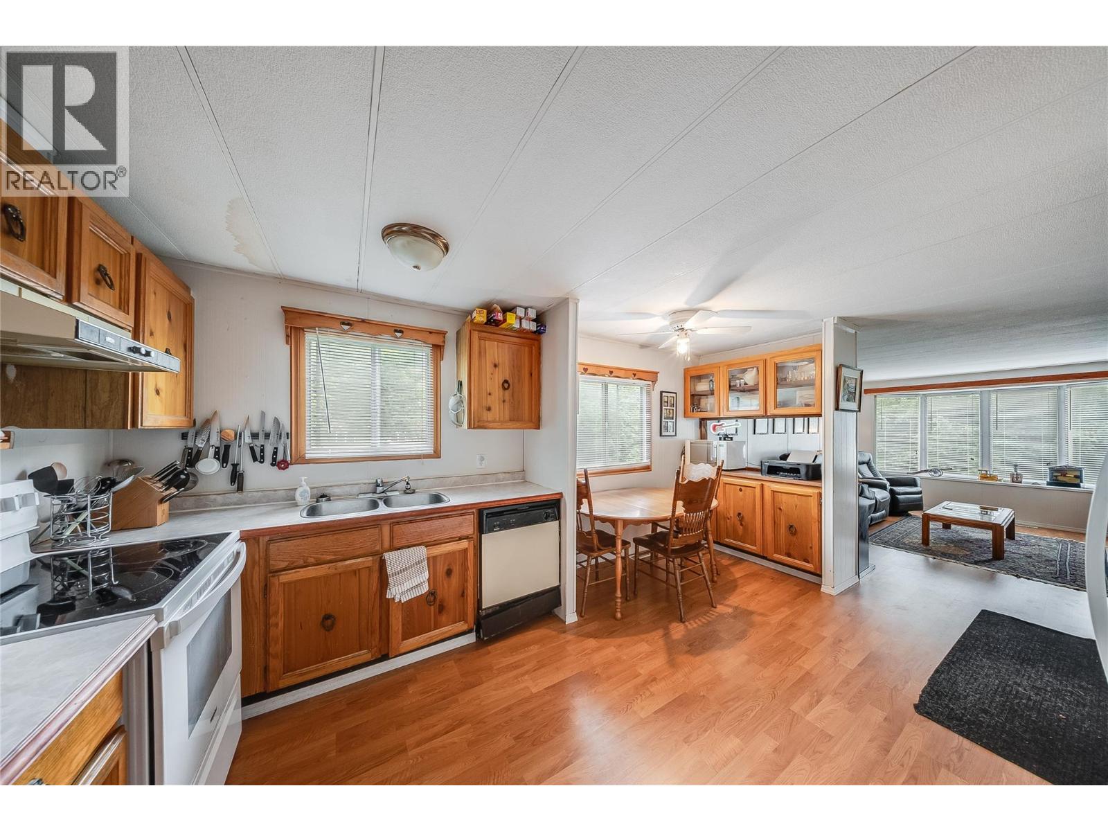 304 103 Street, Castlegar, British Columbia  V1N 3G2 - Photo 54 - 10403051