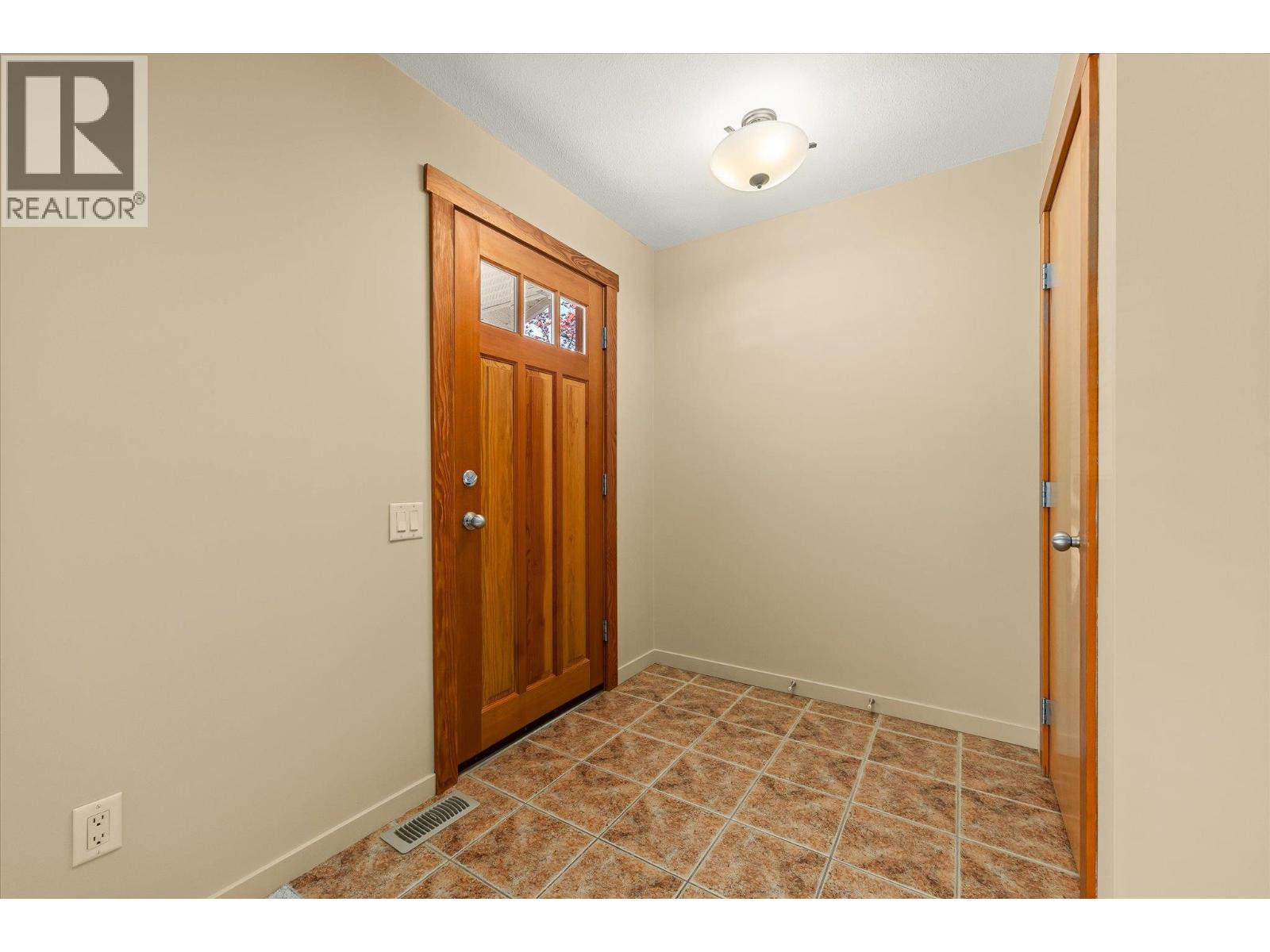 922 Paret Crescent, Kelowna, British Columbia  V1W 4X8 - Photo 19 - 10402861
