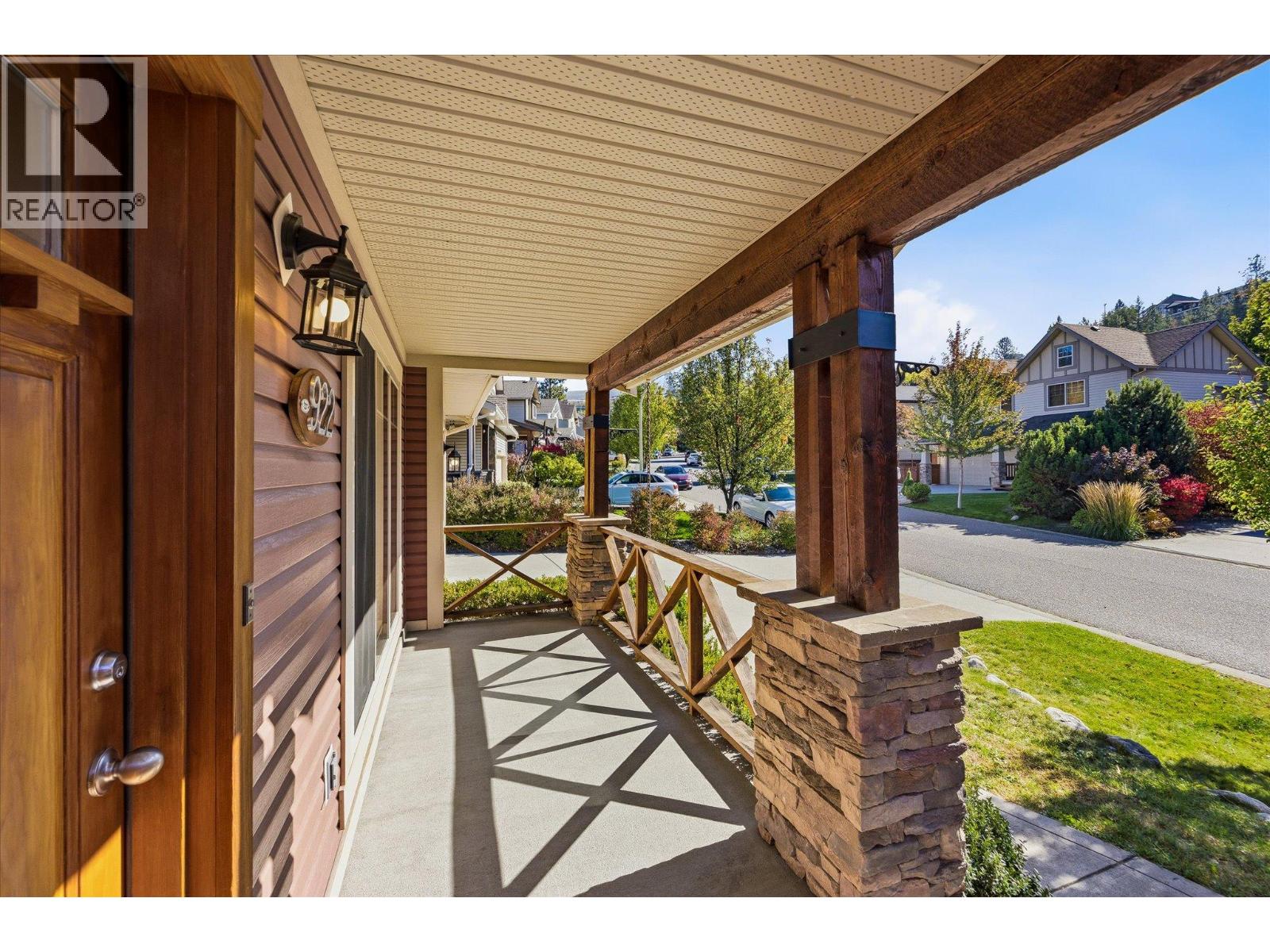 922 Paret Crescent, Kelowna, British Columbia  V1W 4X8 - Photo 2 - 10402861