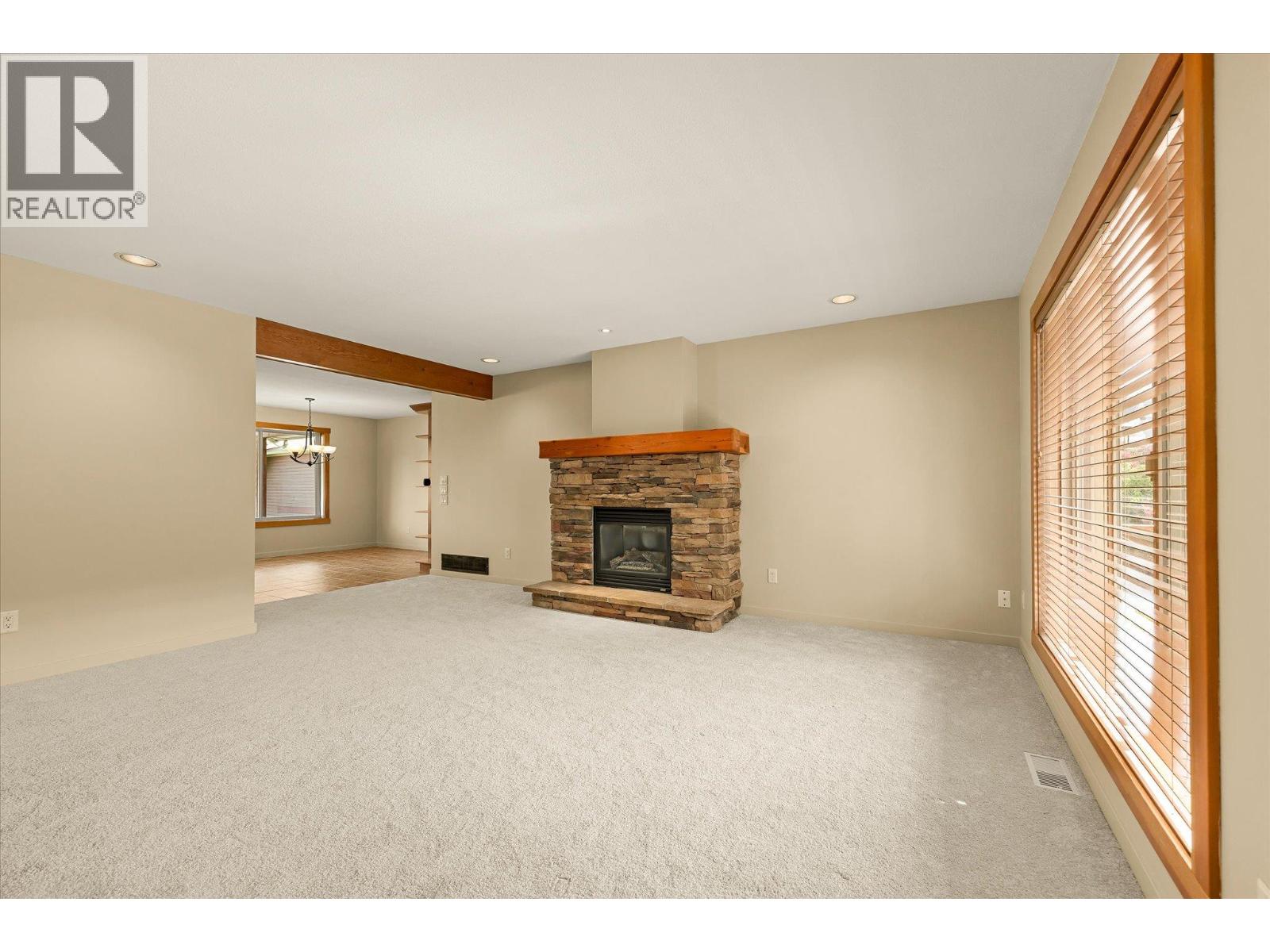 922 Paret Crescent, Kelowna, British Columbia  V1W 4X8 - Photo 3 - 10402861
