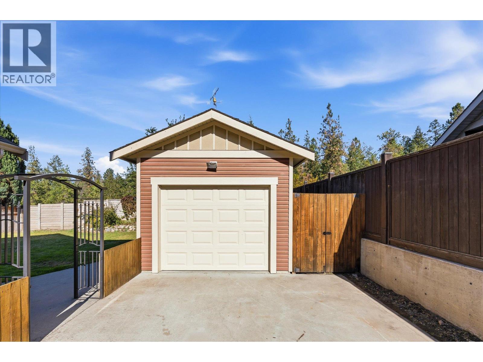 922 Paret Crescent, Kelowna, British Columbia  V1W 4X8 - Photo 35 - 10402861