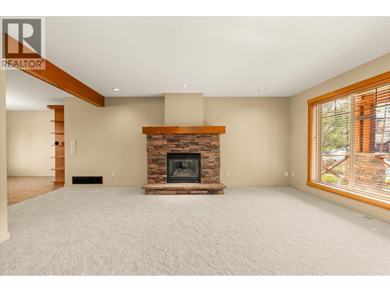 922 Paret Crescent, Kelowna, British Columbia  V1W 4X8 - Photo 4 - 10402861