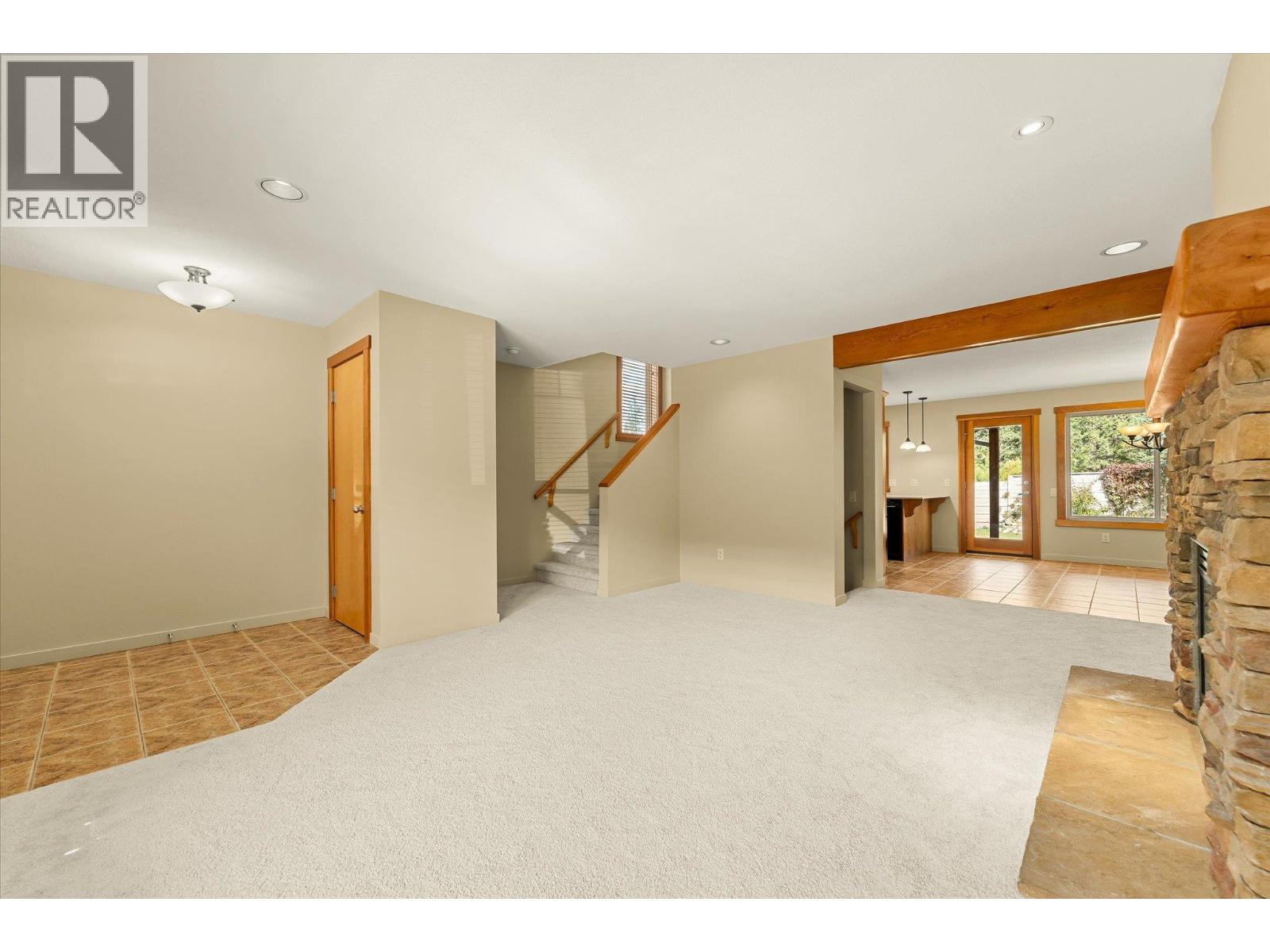 922 Paret Crescent, Kelowna, British Columbia  V1W 4X8 - Photo 5 - 10402861