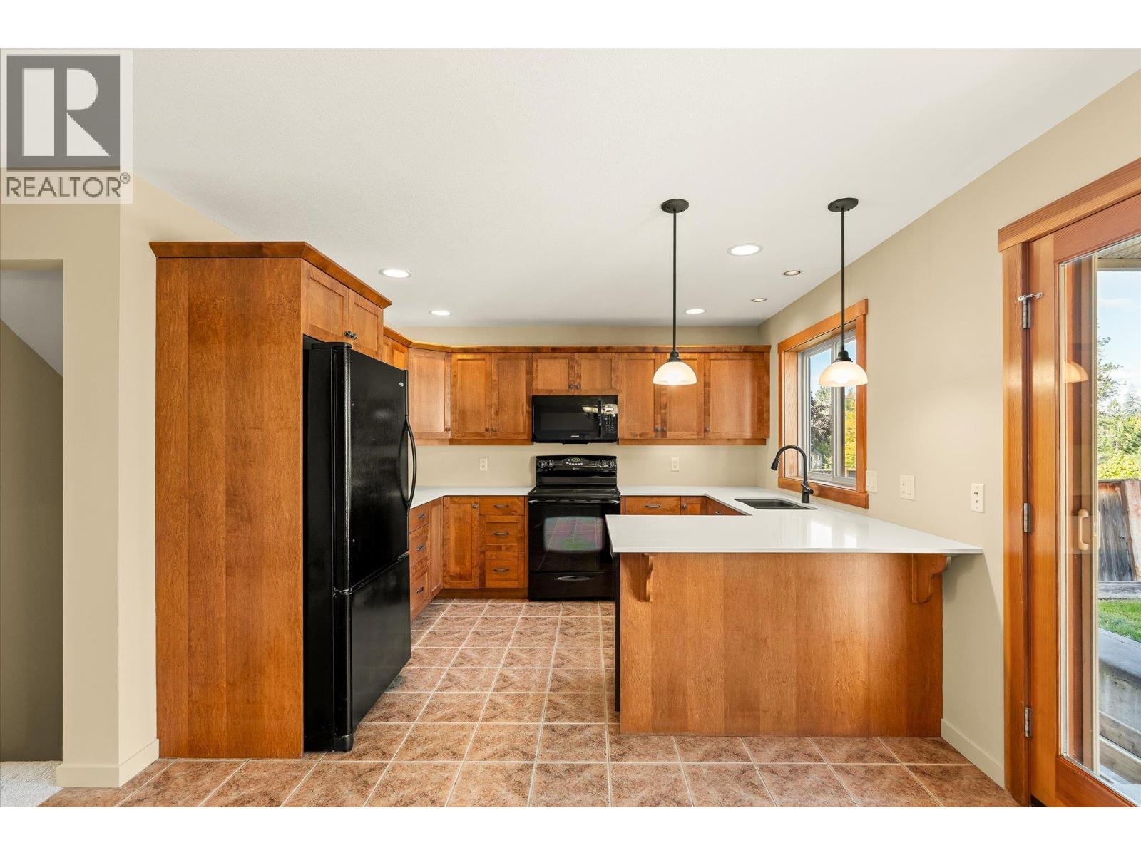 922 Paret Crescent, Kelowna, British Columbia  V1W 4X8 - Photo 6 - 10402861