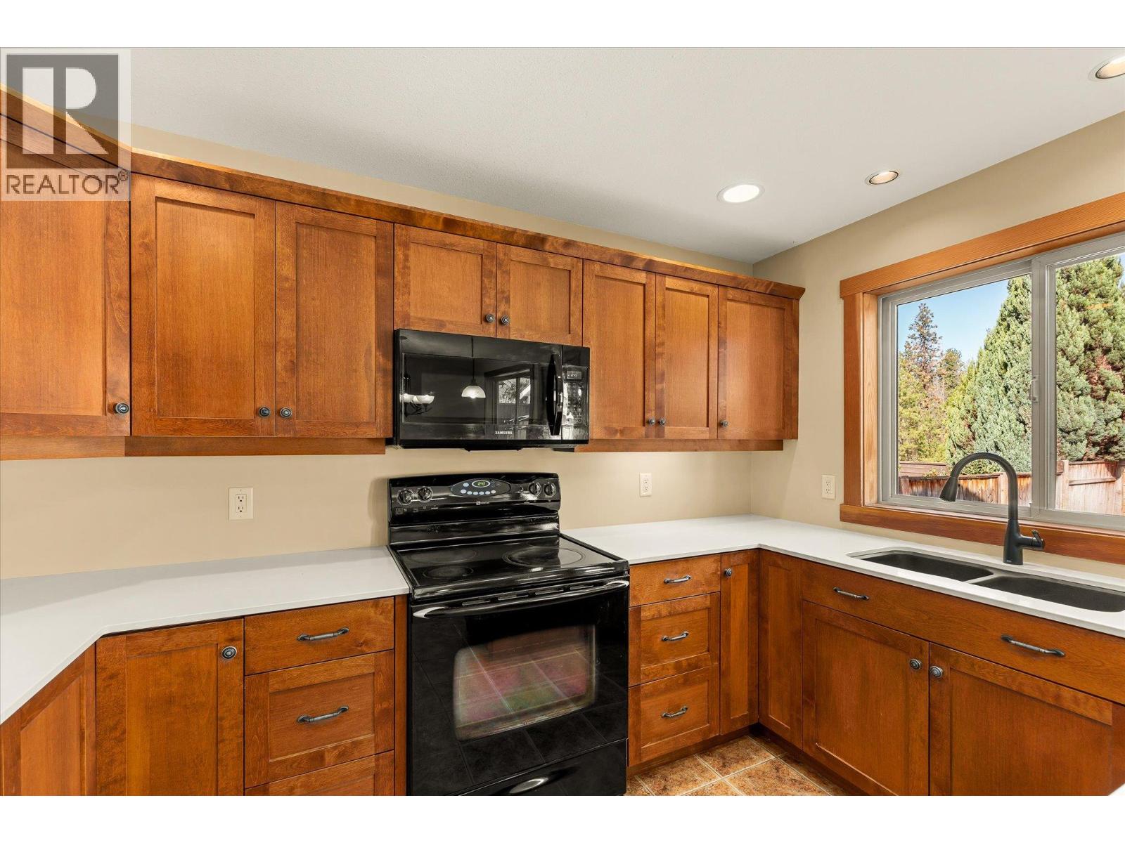 922 Paret Crescent, Kelowna, British Columbia  V1W 4X8 - Photo 7 - 10402861