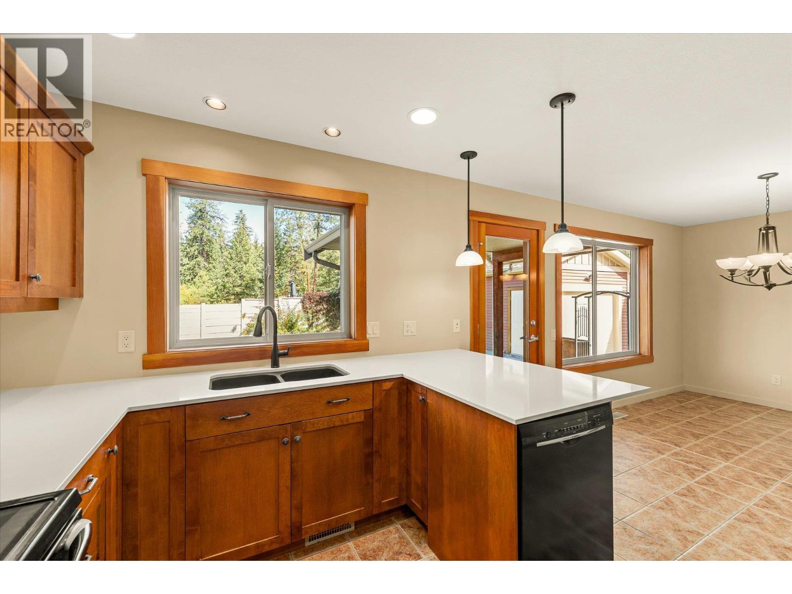 922 Paret Crescent, Kelowna, British Columbia  V1W 4X8 - Photo 8 - 10402861