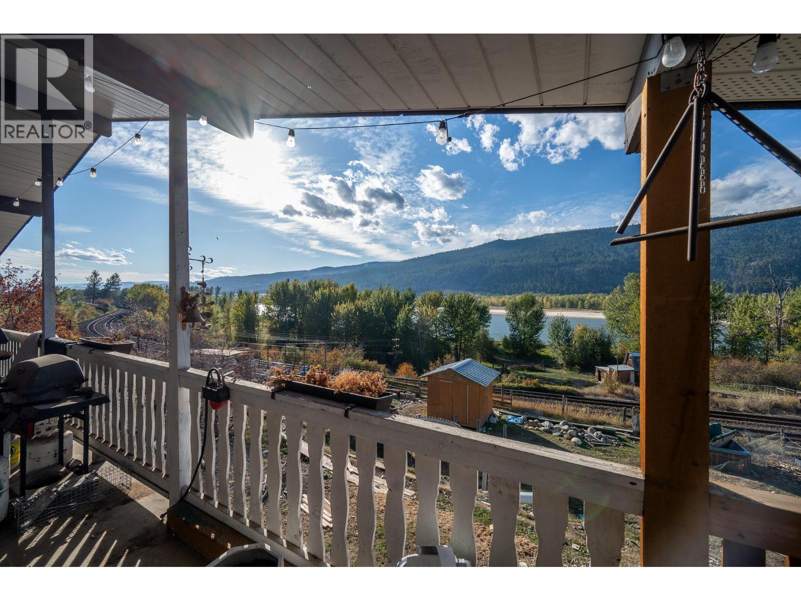 7941 Yellowhead Highway, Kamloops, British Columbia  V0E 1Z2 - Photo 11 - 10403062