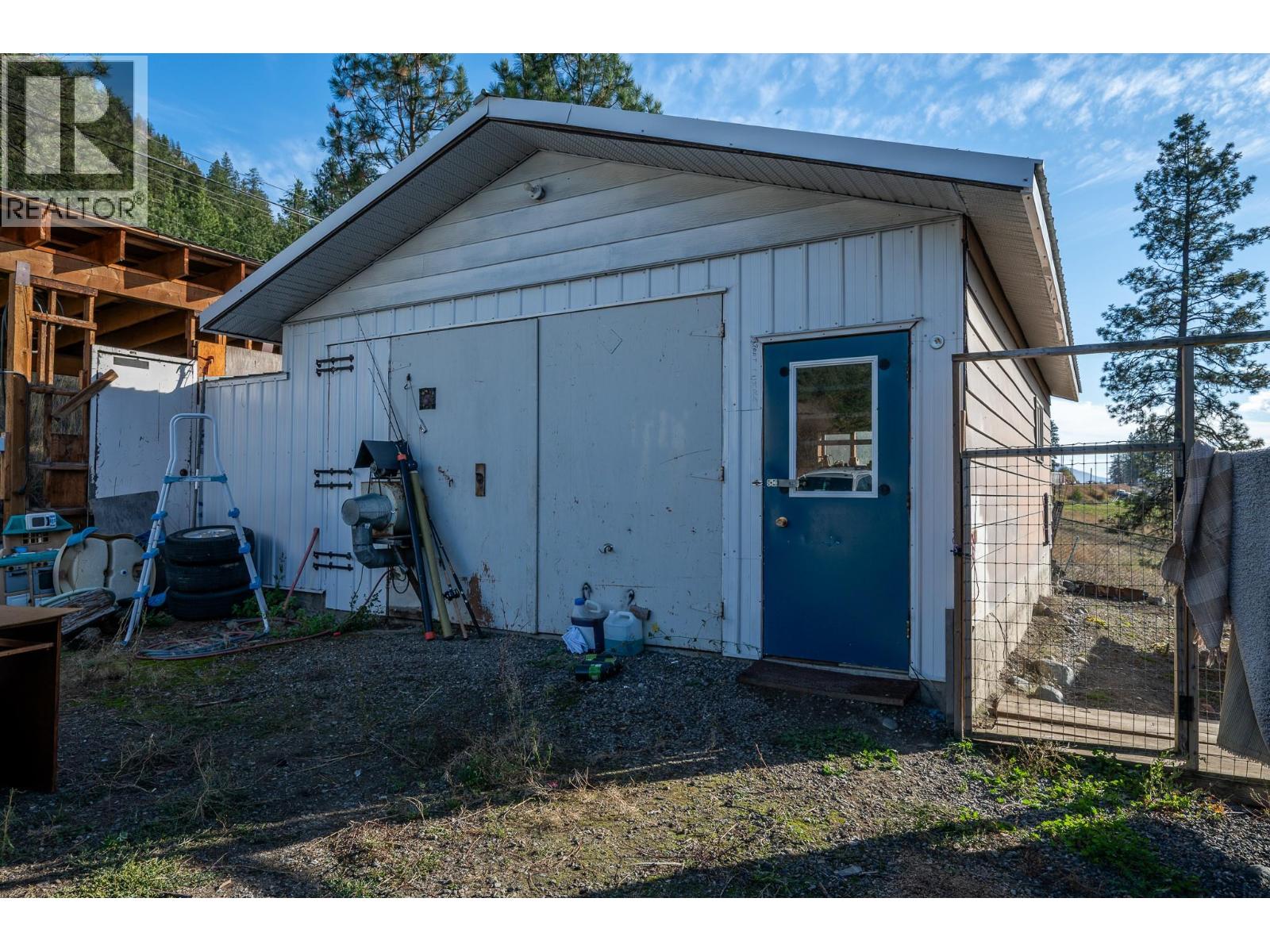 7941 Yellowhead Highway, Kamloops, British Columbia  V0E 1Z2 - Photo 17 - 10403062