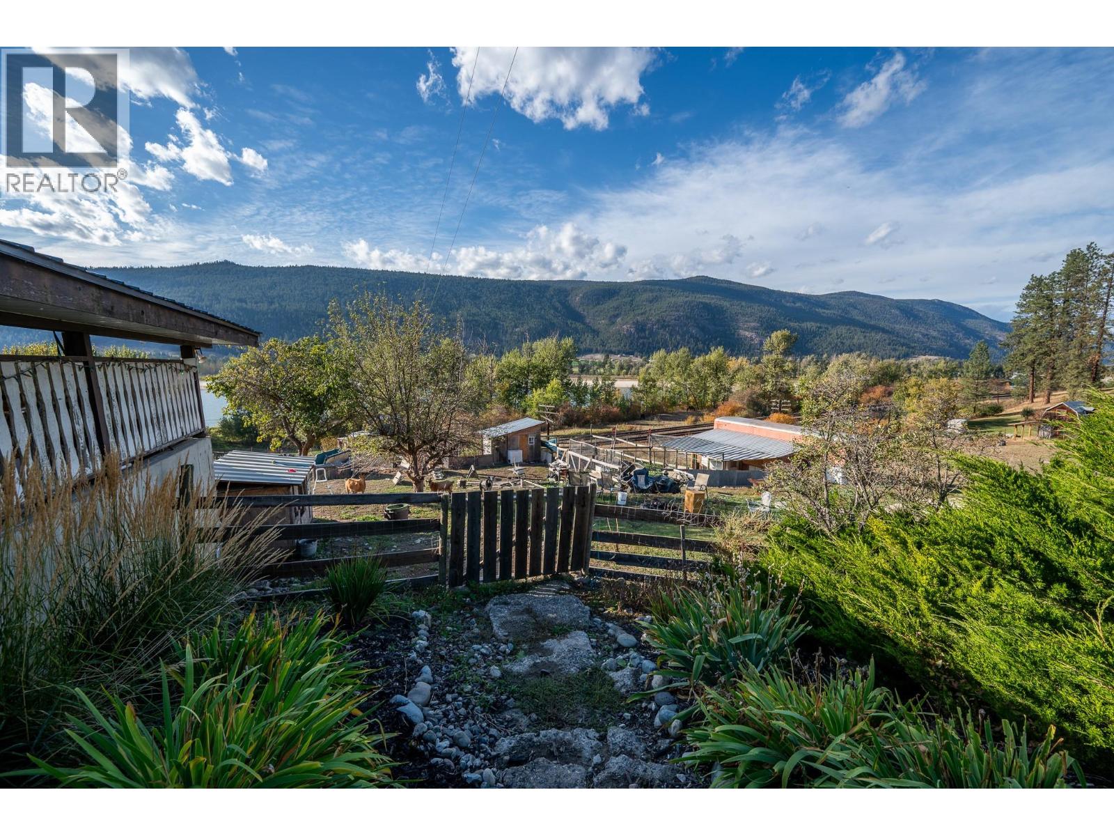 7941 Yellowhead Highway, Kamloops, British Columbia  V0E 1Z2 - Photo 19 - 10403062