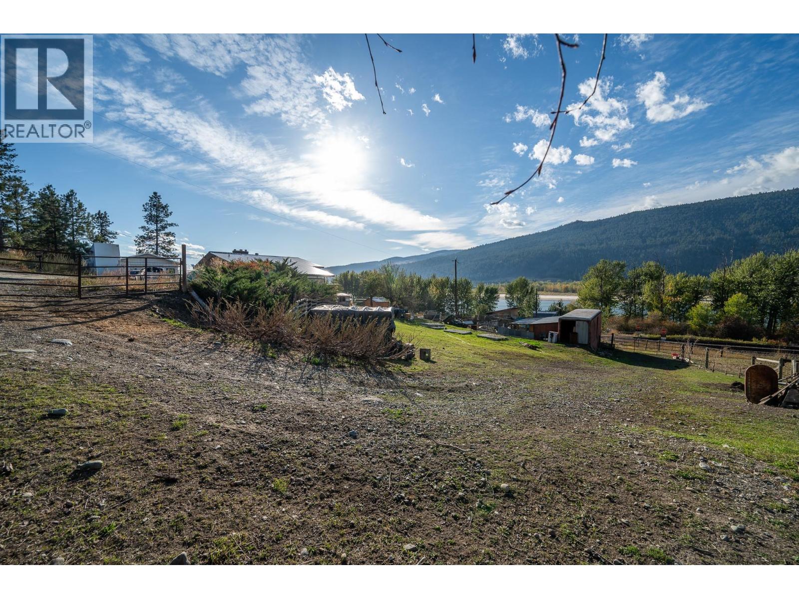 7941 Yellowhead Highway, Kamloops, British Columbia  V0E 1Z2 - Photo 20 - 10403062