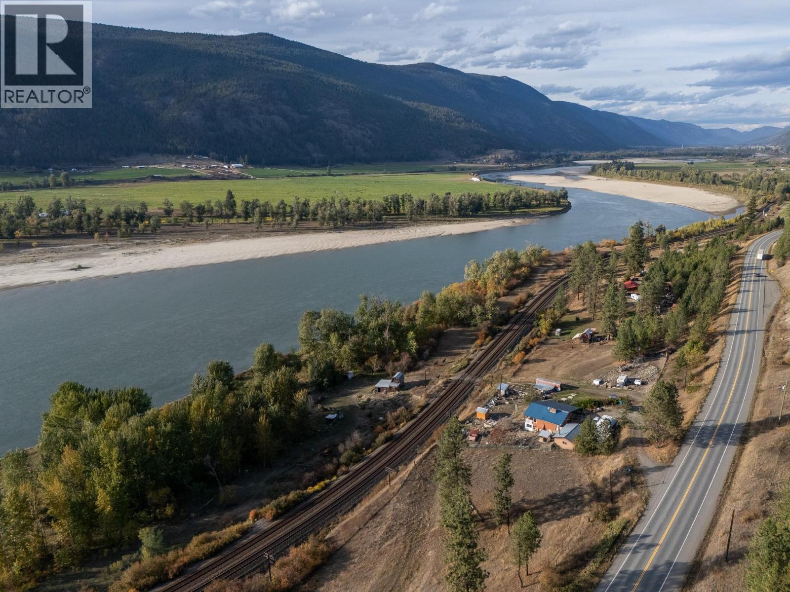 7941 Yellowhead Highway, Kamloops, British Columbia  V0E 1Z2 - Photo 32 - 10403062