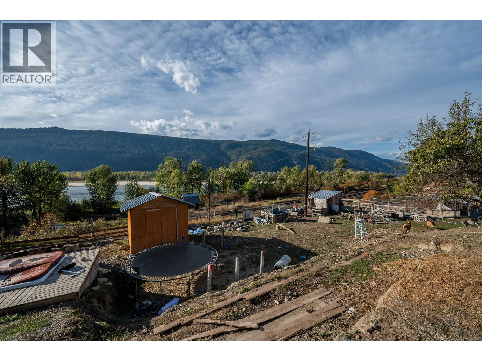 7941 Yellowhead Highway, Kamloops, British Columbia  V0E 1Z2 - Photo 35 - 10403062