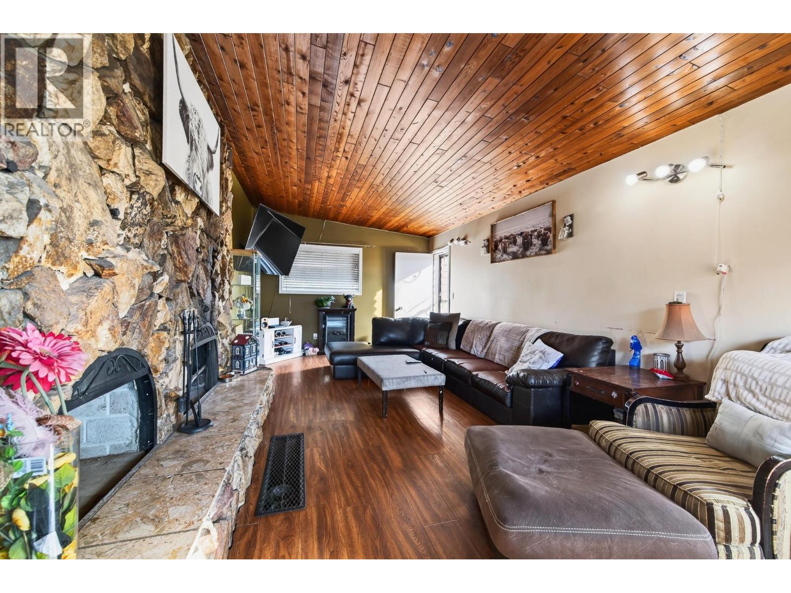 7941 Yellowhead Highway, Kamloops, British Columbia  V0E 1Z2 - Photo 4 - 10403062