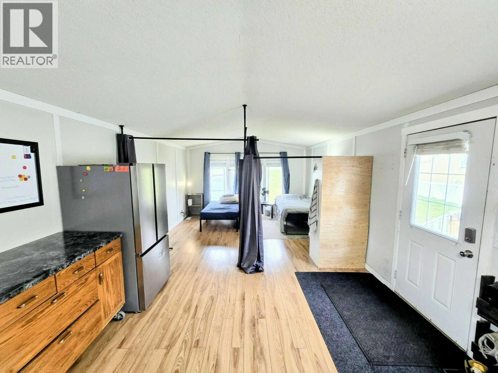 21 Champlain Place, Elkford, British Columbia  V0B 1H0 - Photo 3 - 10403041