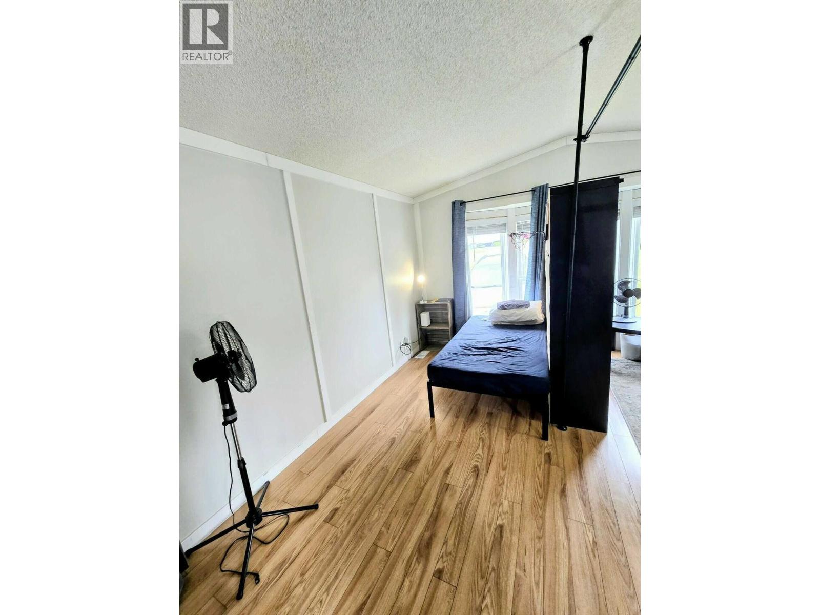 21 Champlain Place, Elkford, British Columbia  V0B 1H0 - Photo 4 - 10403041