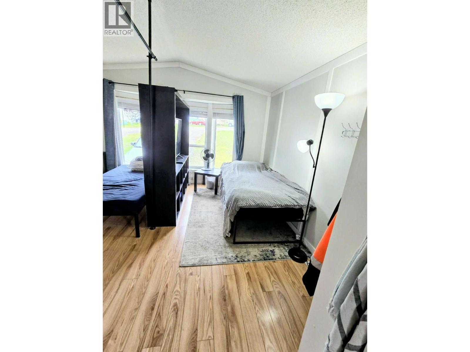 21 Champlain Place, Elkford, British Columbia  V0B 1H0 - Photo 5 - 10403041