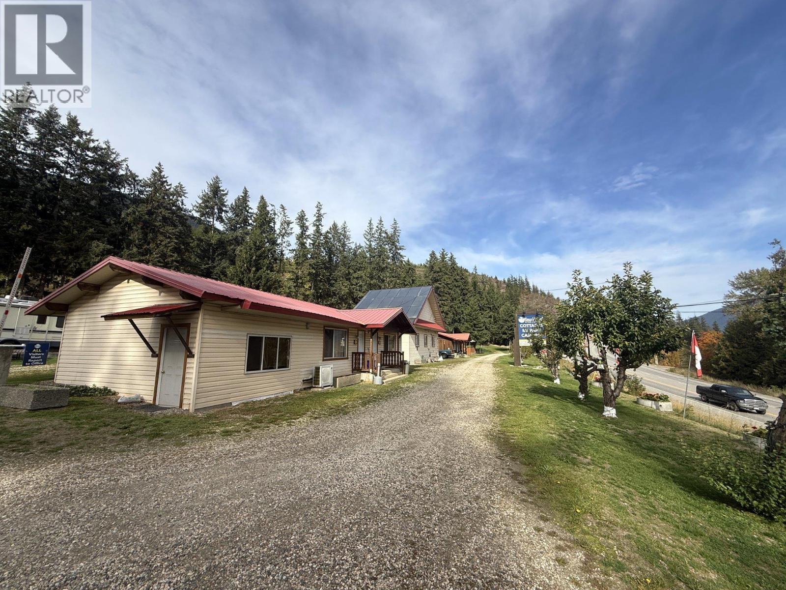 6871 Trans Canada Highway Nw, Salmon Arm, British Columbia  V1E 3A2 - Photo 14 - 10402761