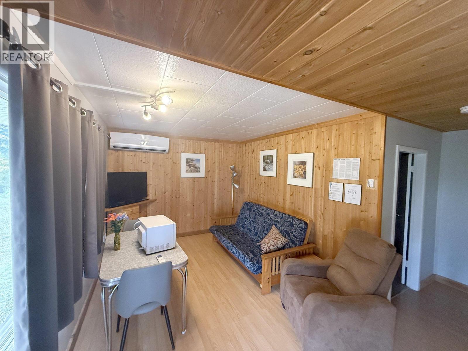 6871 Trans Canada Highway Nw, Salmon Arm, British Columbia  V1E 3A2 - Photo 17 - 10402761