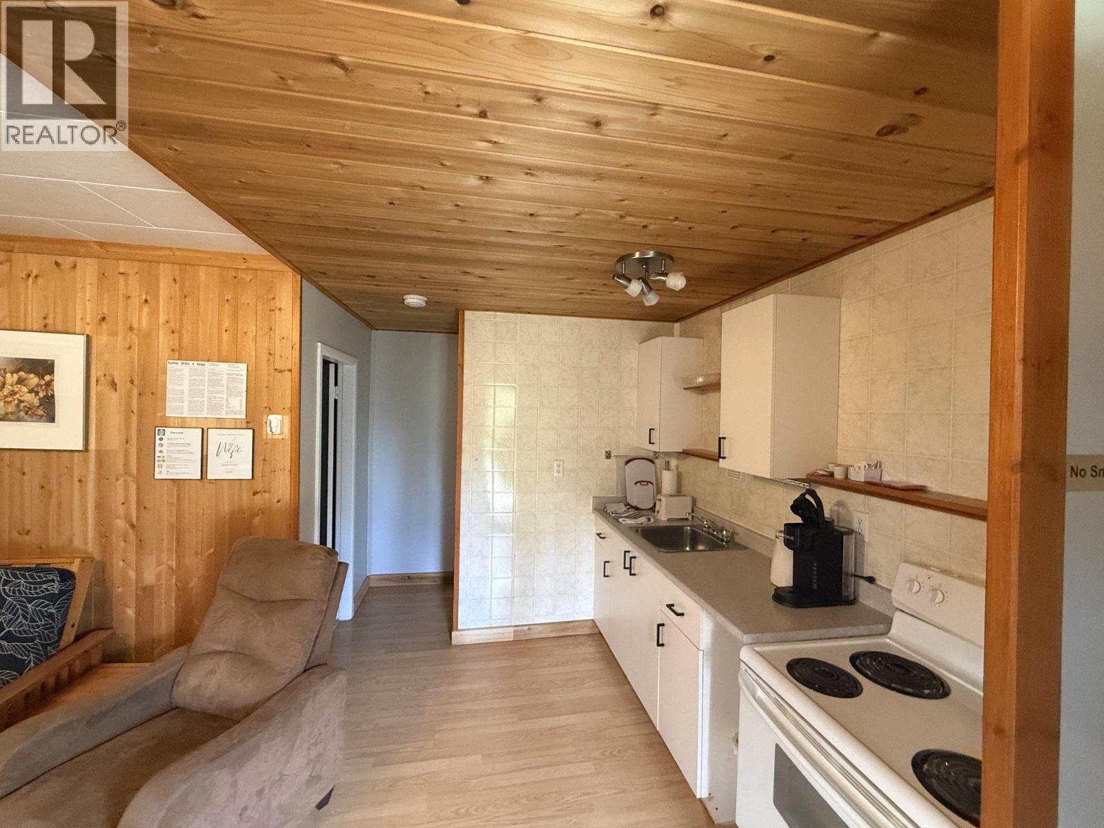 6871 Trans Canada Highway Nw, Salmon Arm, British Columbia  V1E 3A2 - Photo 18 - 10402761