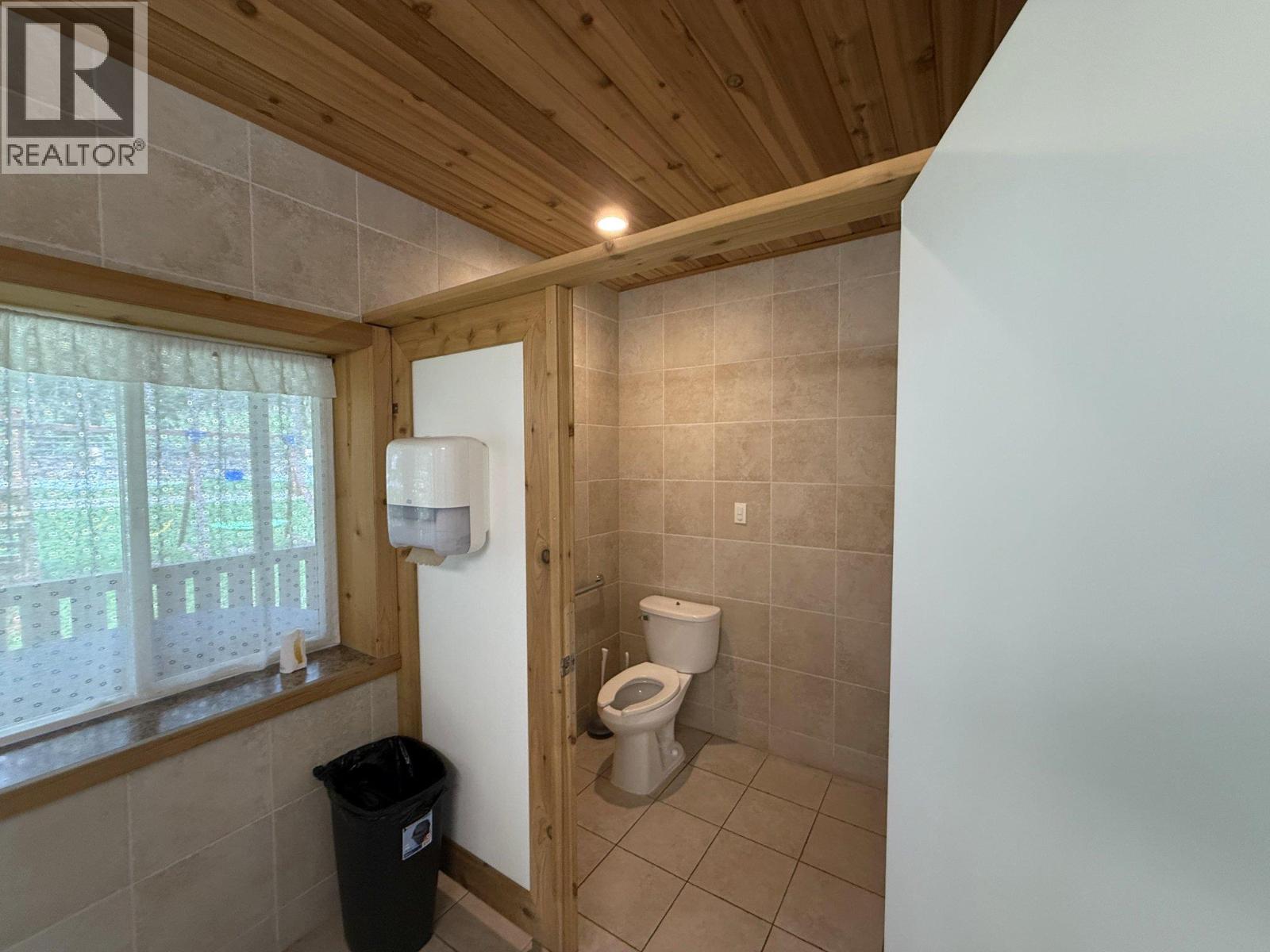 6871 Trans Canada Highway Nw, Salmon Arm, British Columbia  V1E 3A2 - Photo 25 - 10402761
