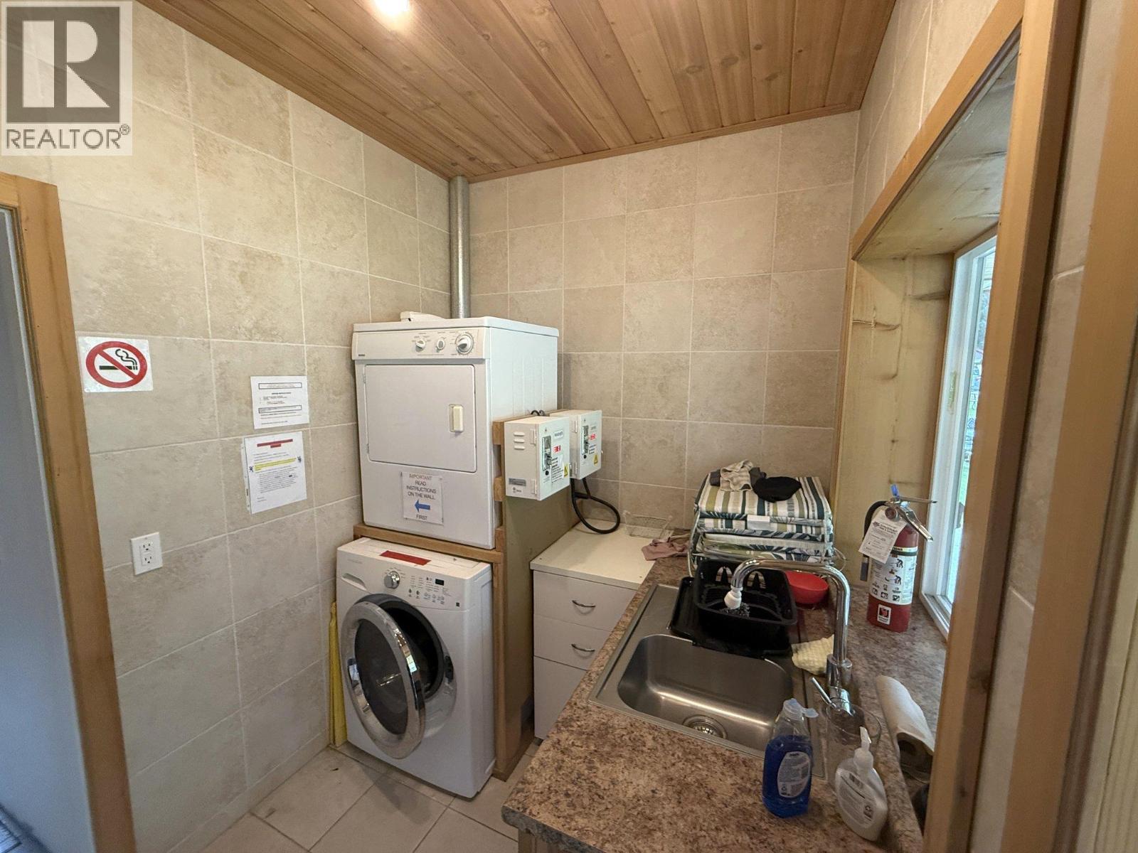 6871 Trans Canada Highway Nw, Salmon Arm, British Columbia  V1E 3A2 - Photo 26 - 10402761