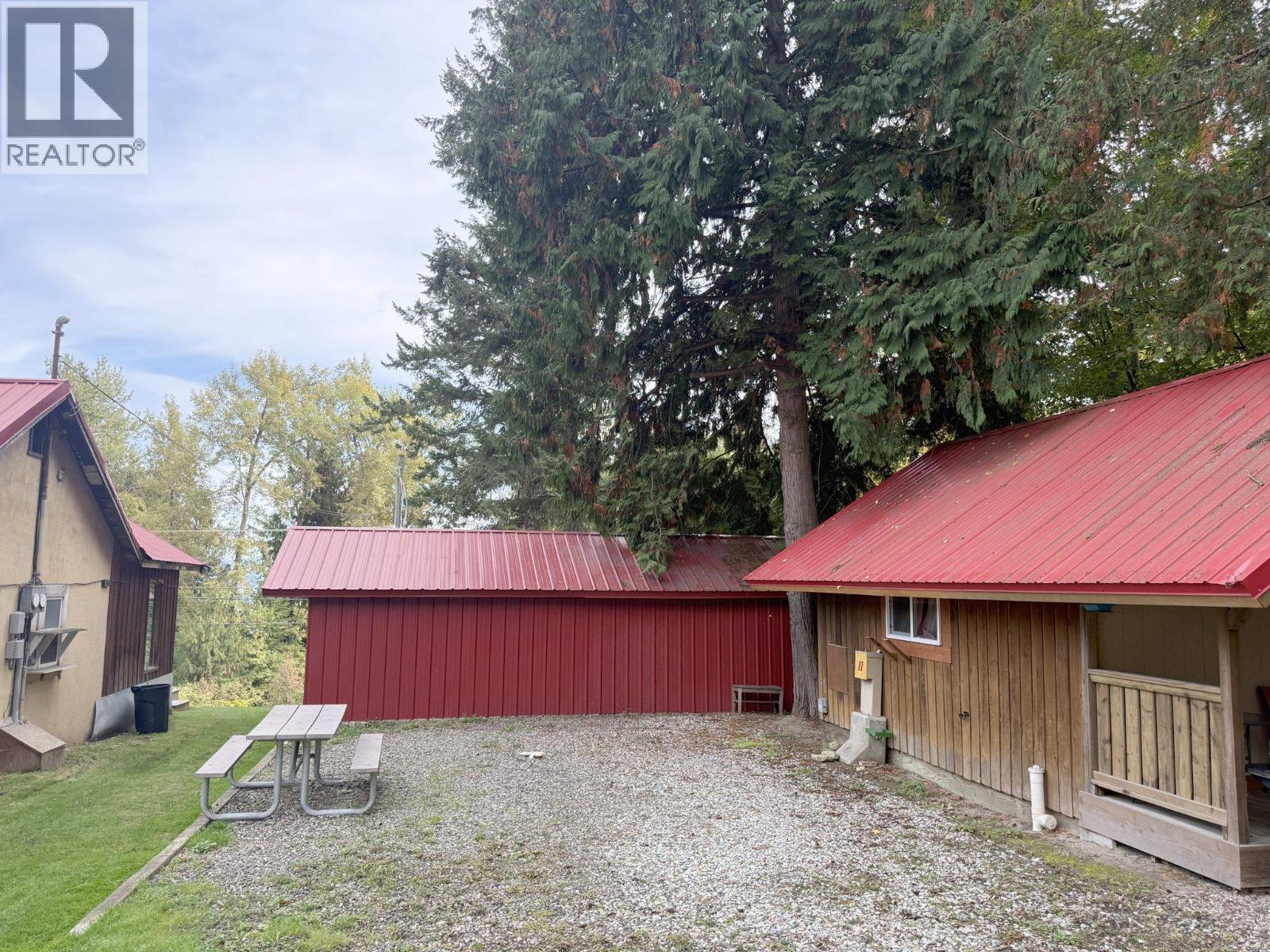6871 Trans Canada Highway Nw, Salmon Arm, British Columbia  V1E 3A2 - Photo 27 - 10402761