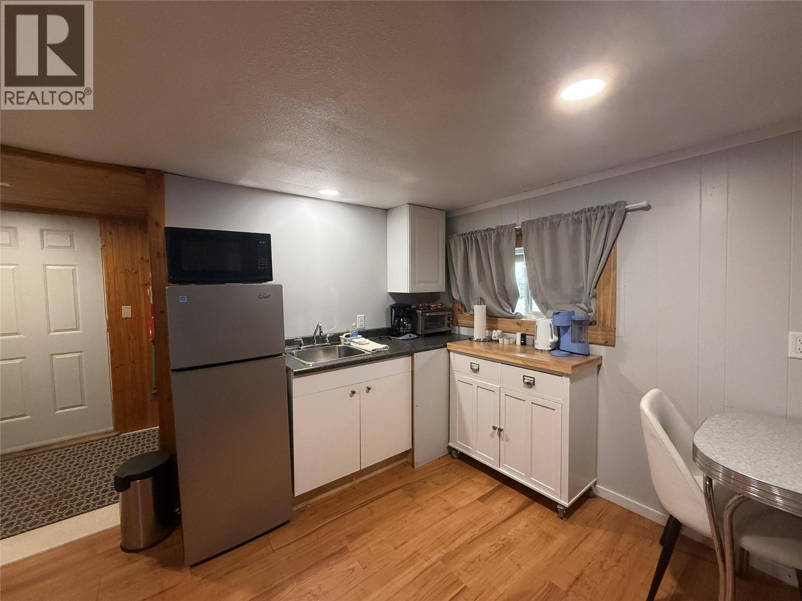 6871 Trans Canada Highway Nw, Salmon Arm, British Columbia  V1E 3A2 - Photo 33 - 10402761