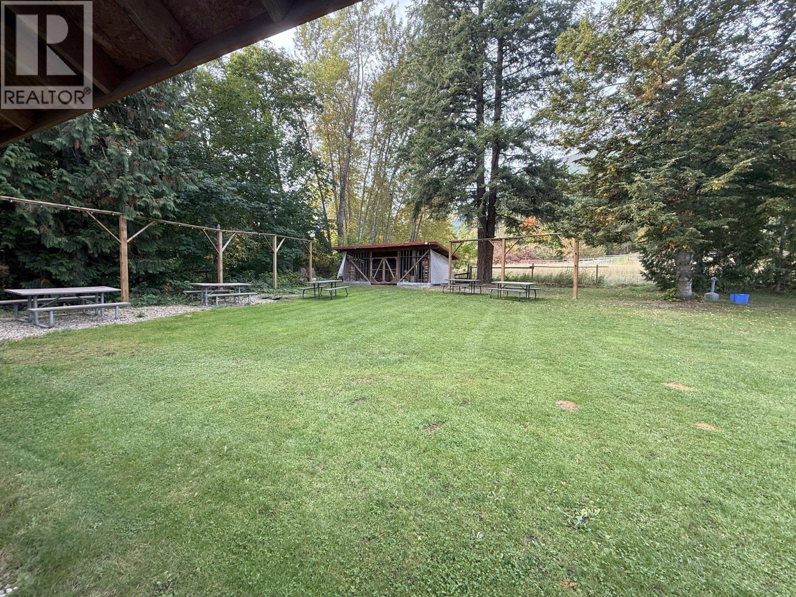 6871 Trans Canada Highway Nw, Salmon Arm, British Columbia  V1E 3A2 - Photo 37 - 10402761