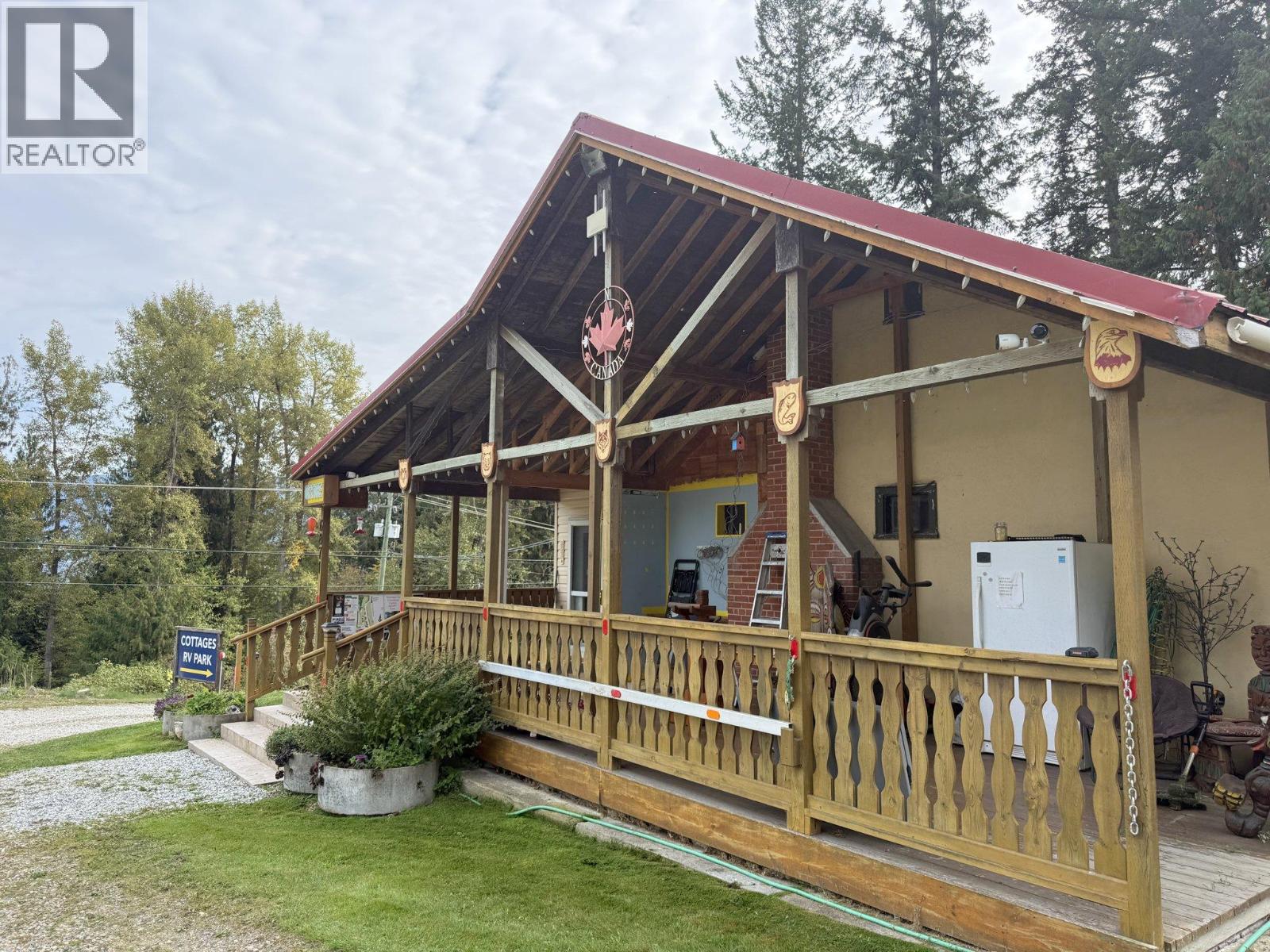 6871 Trans Canada Highway Nw, Salmon Arm, British Columbia  V1E 3A2 - Photo 4 - 10402761