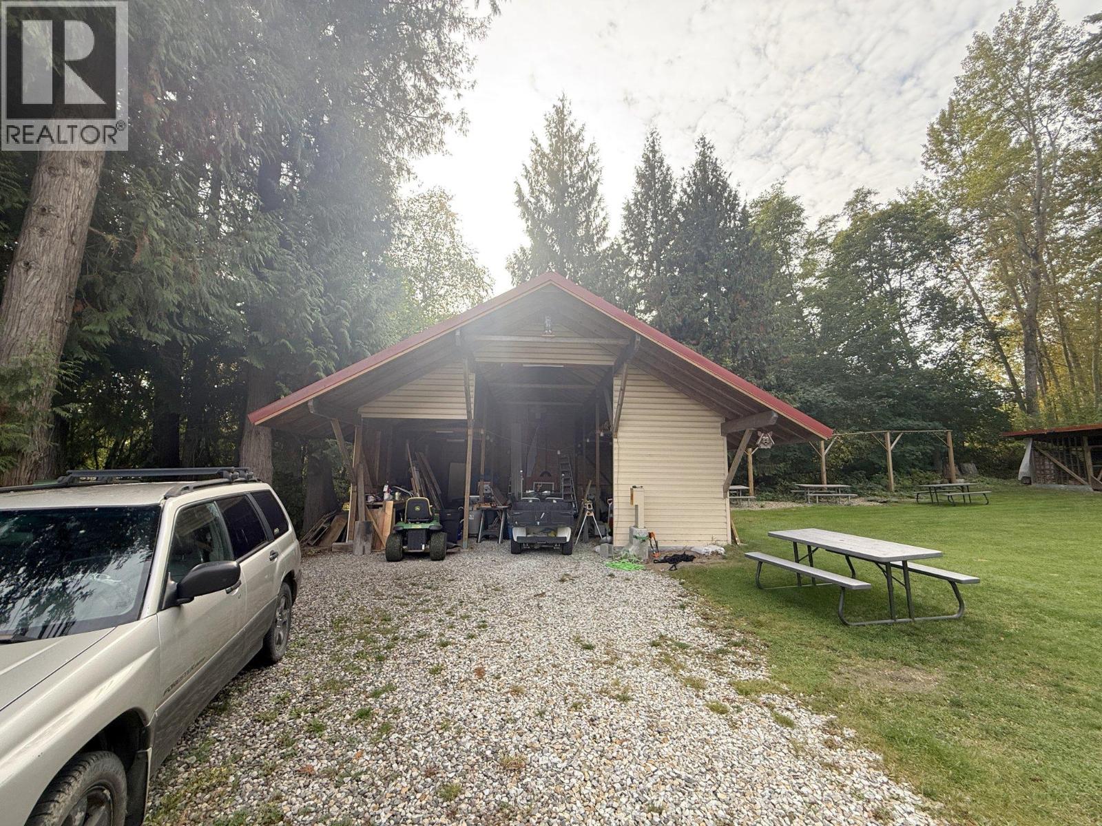 6871 Trans Canada Highway Nw, Salmon Arm, British Columbia  V1E 3A2 - Photo 48 - 10402761