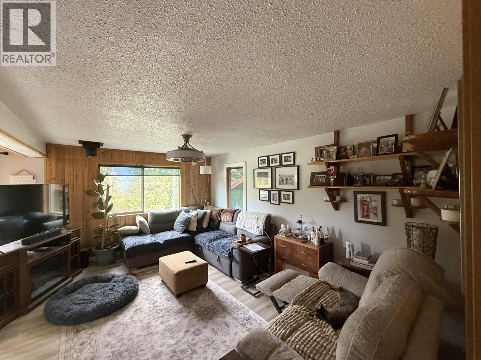 6871 Trans Canada Highway Nw, Salmon Arm, British Columbia  V1E 3A2 - Photo 7 - 10402761