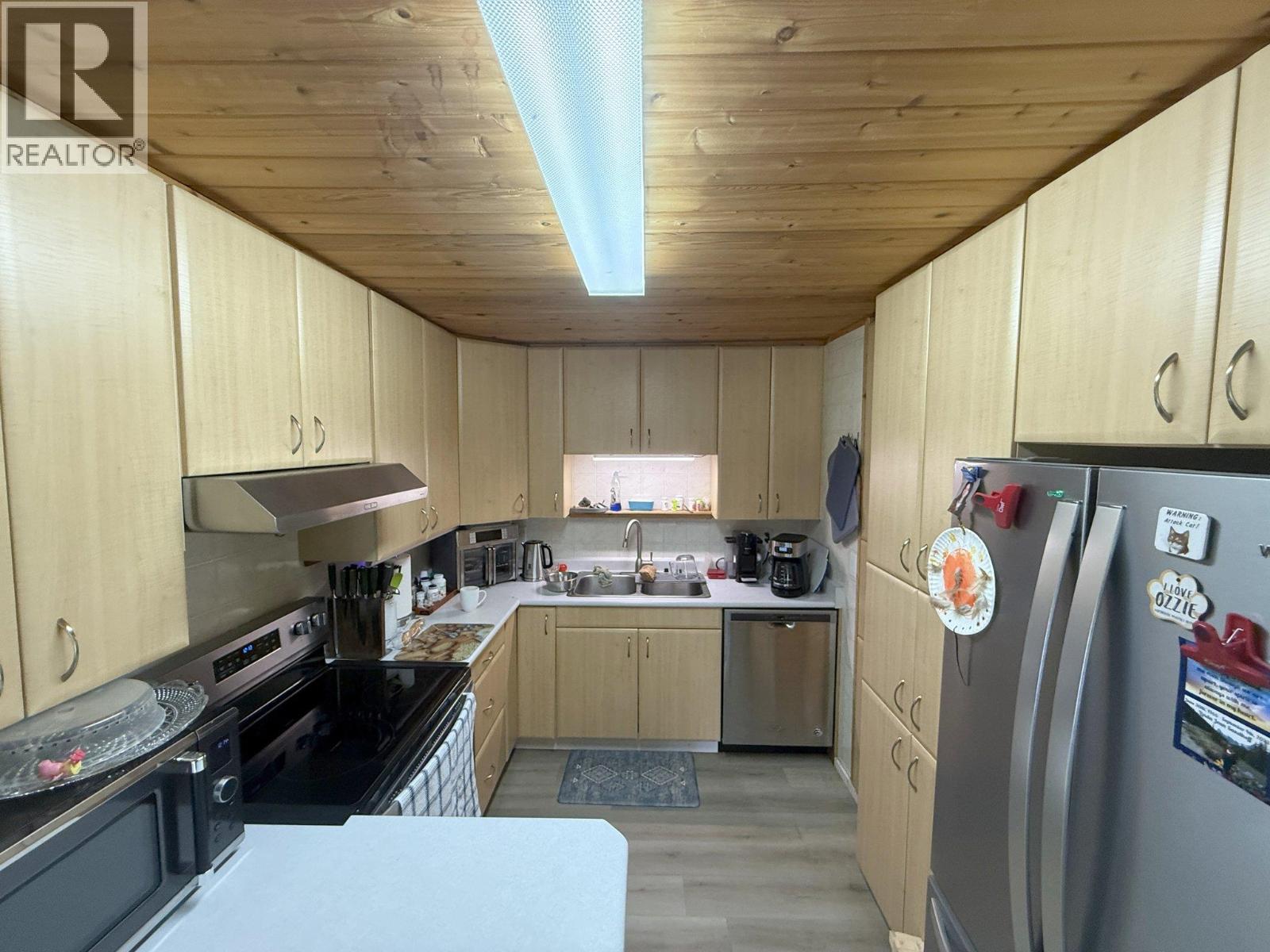 6871 Trans Canada Highway Nw, Salmon Arm, British Columbia  V1E 3A2 - Photo 8 - 10402761