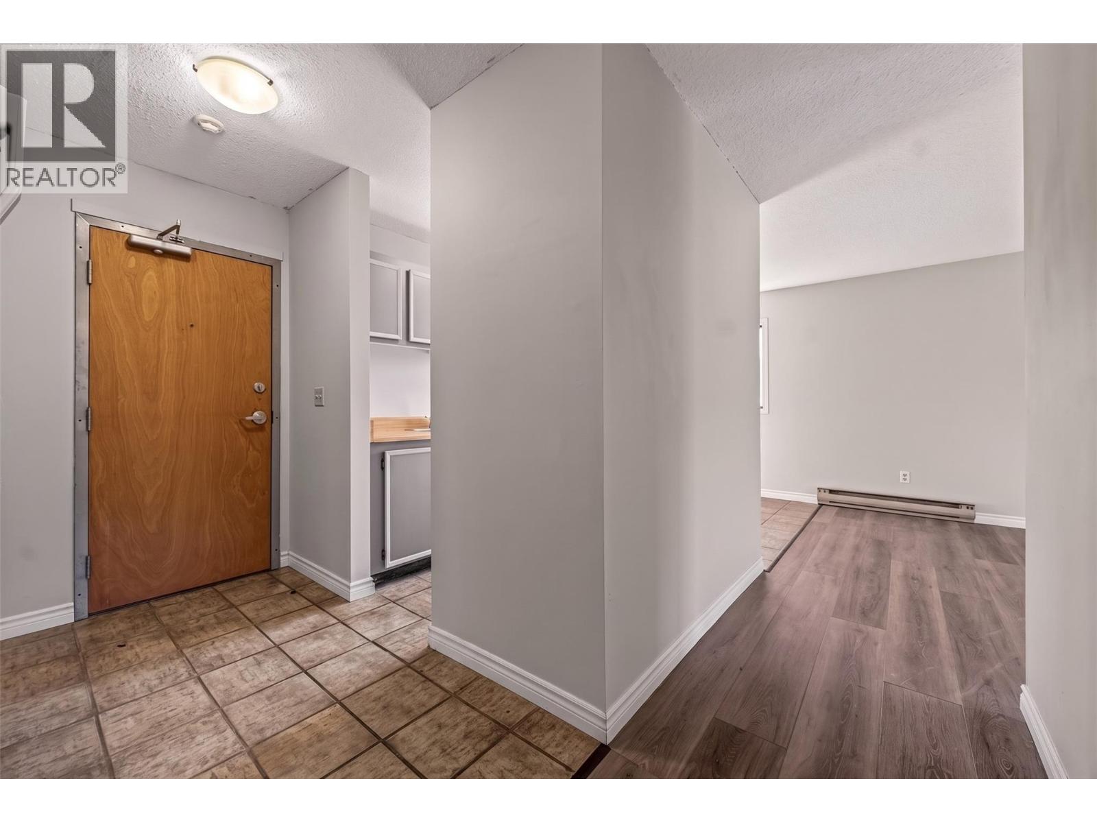 150 Skaha Place Unit# 413, Penticton, British Columbia  V2A 7K1 - Photo 3 - 10402999