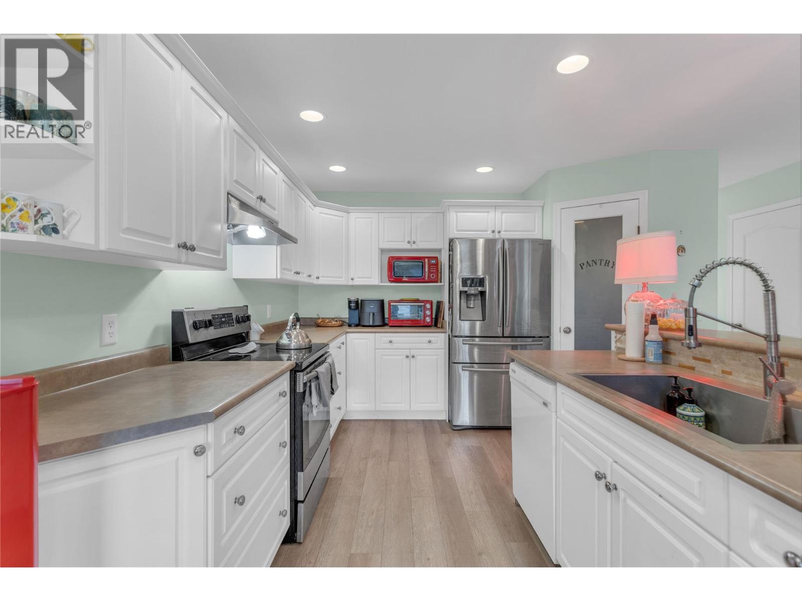 705 Stoltz Court, Kelowna, British Columbia  V1X 7X7 - Photo 13 - 10402852