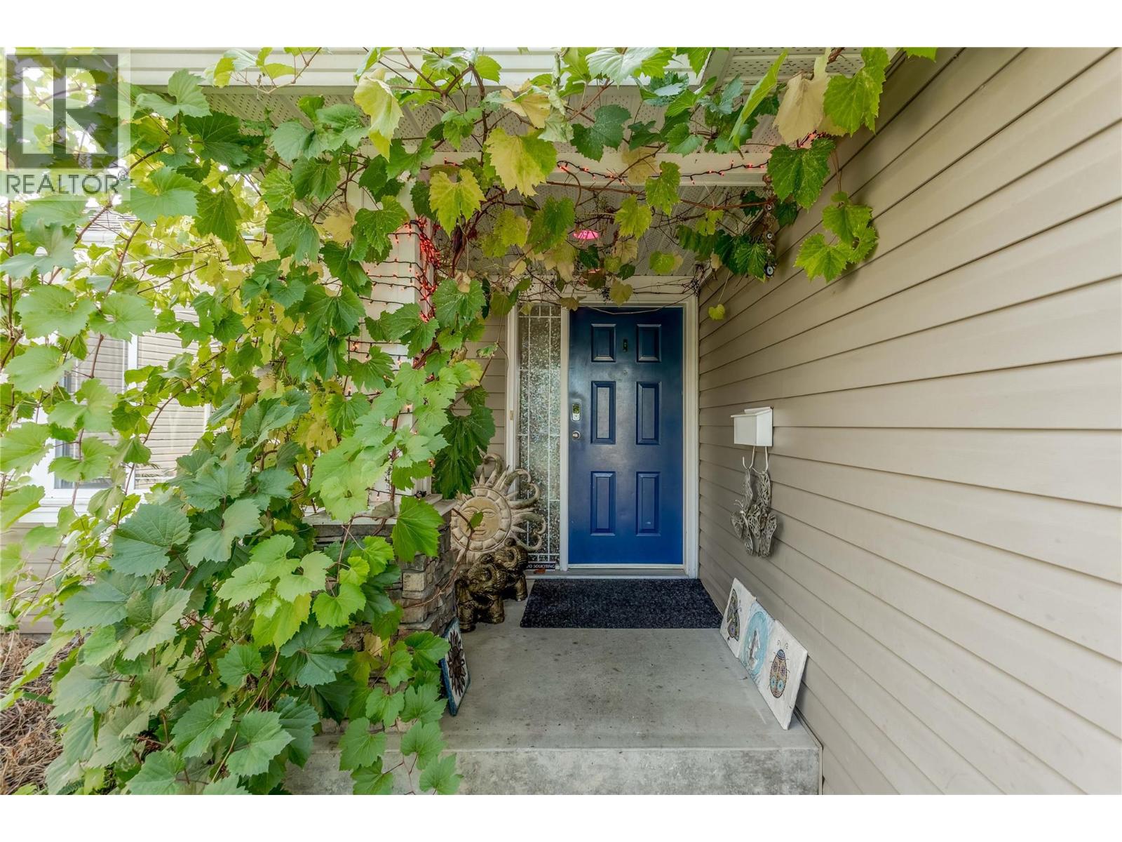 705 Stoltz Court, Kelowna, British Columbia  V1X 7X7 - Photo 3 - 10402852