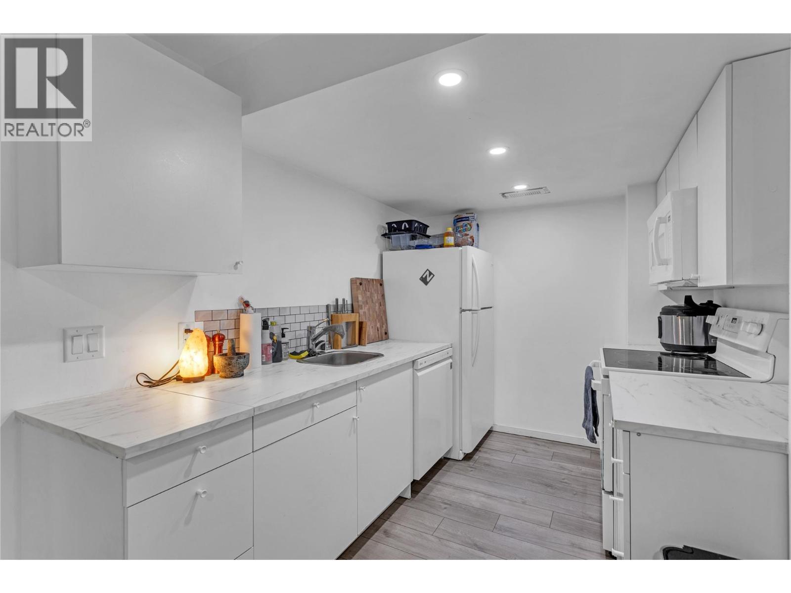 705 Stoltz Court, Kelowna, British Columbia  V1X 7X7 - Photo 30 - 10402852