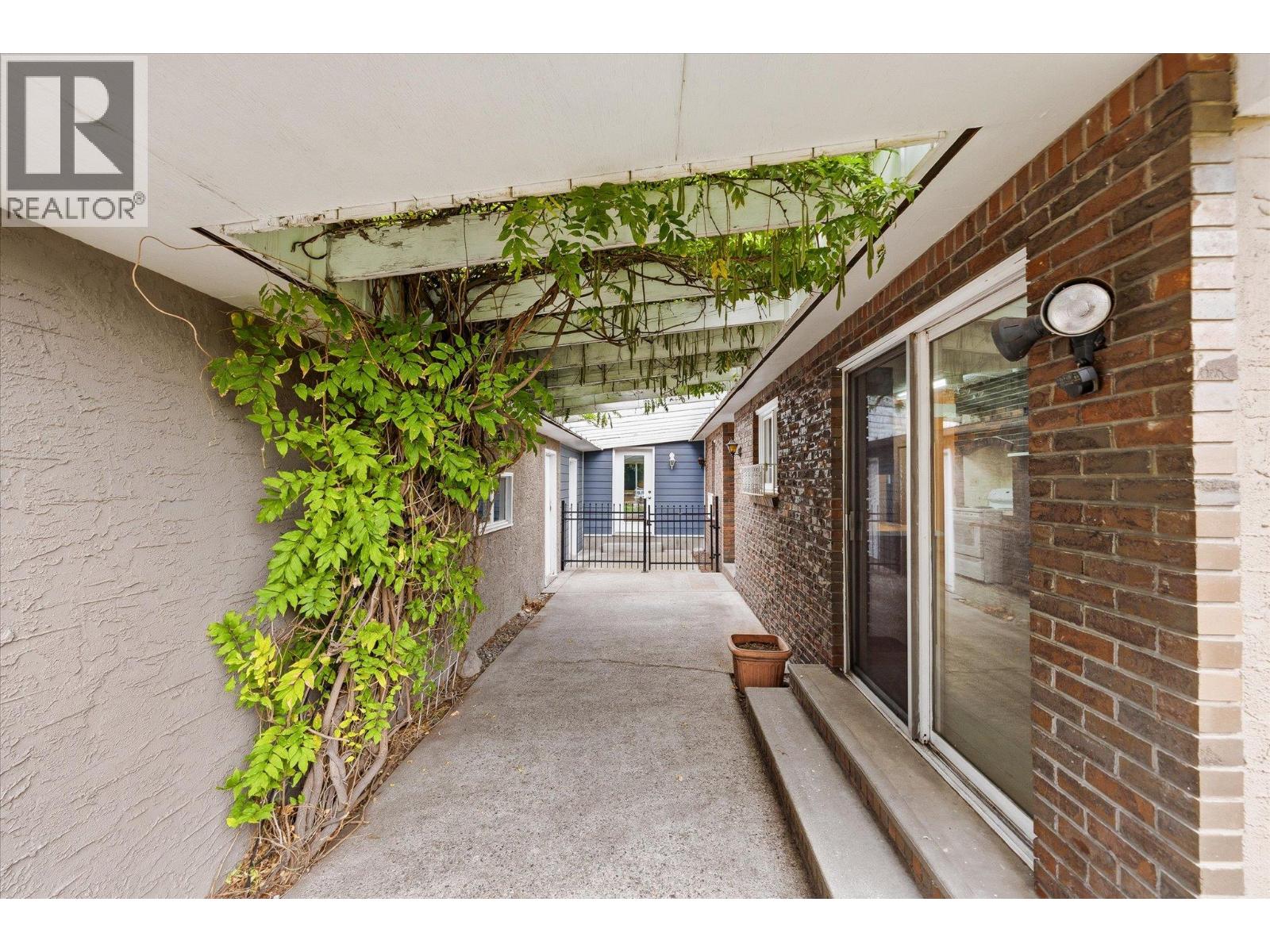 4583 Bonjou Road, Kelowna, British Columbia  V1W 1M7 - Photo 22 - 10401303