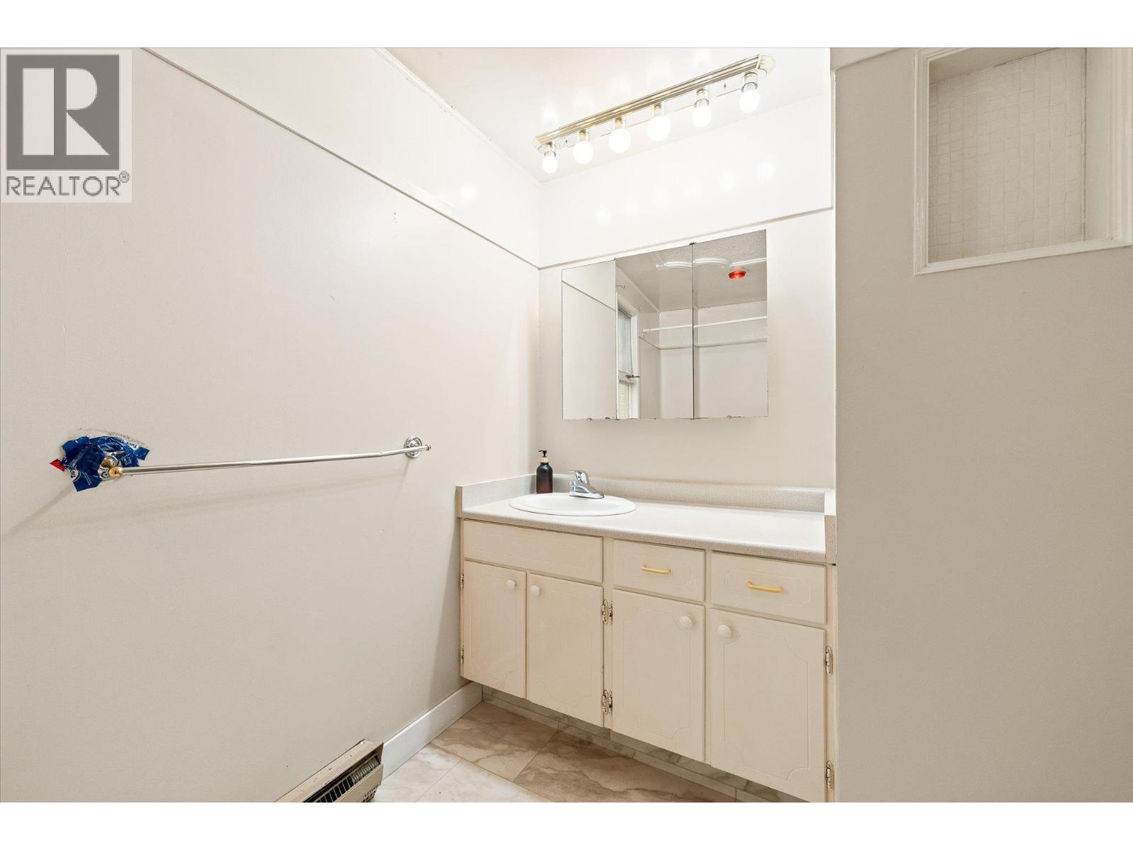 4583 Bonjou Road, Kelowna, British Columbia  V1W 1M7 - Photo 38 - 10401303