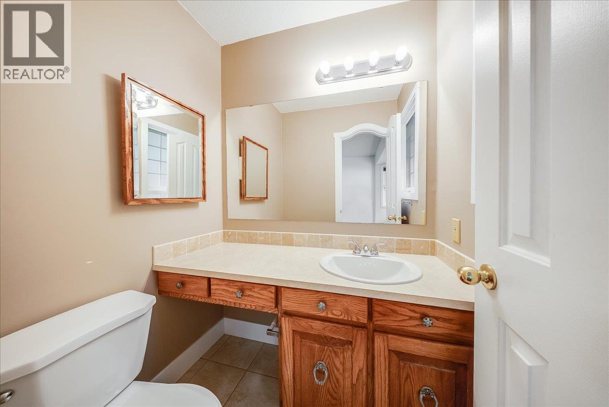 2421 12th Avenue, Castlegar, British Columbia  V1N 4A9 - Photo 14 - 10402949