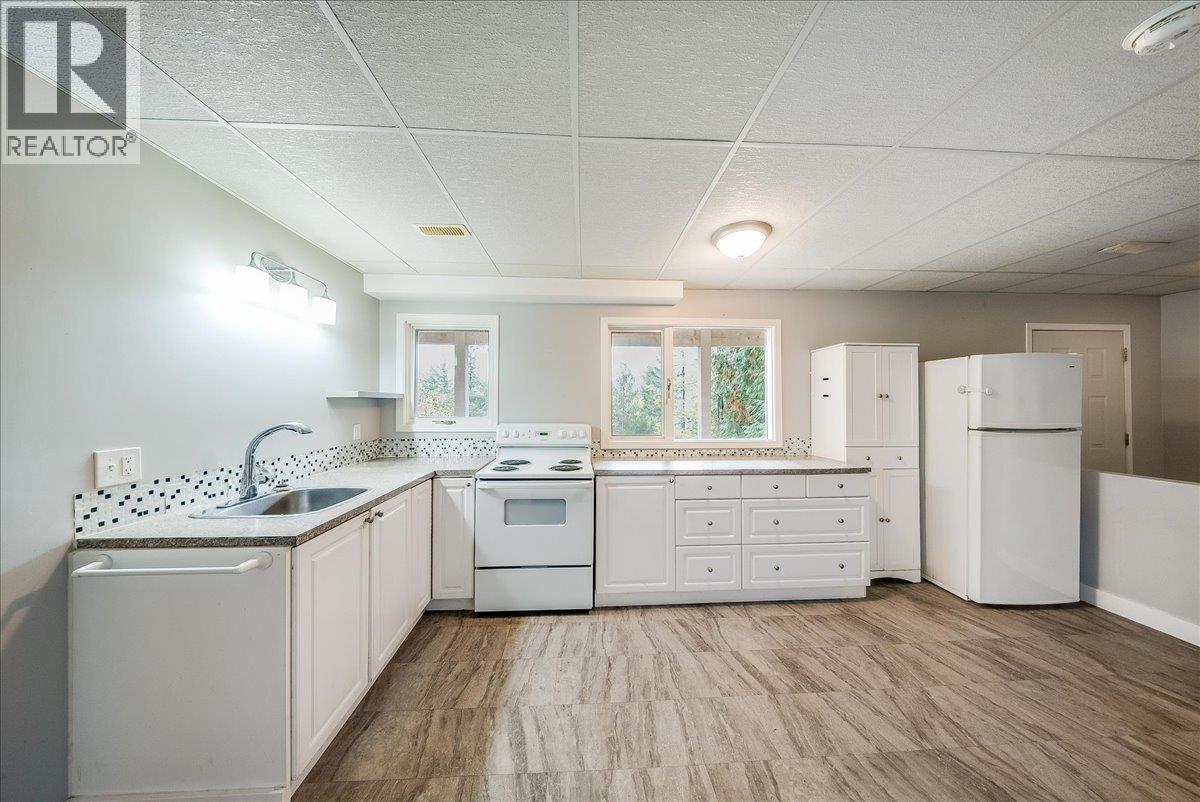 2421 12th Avenue, Castlegar, British Columbia  V1N 4A9 - Photo 23 - 10402949