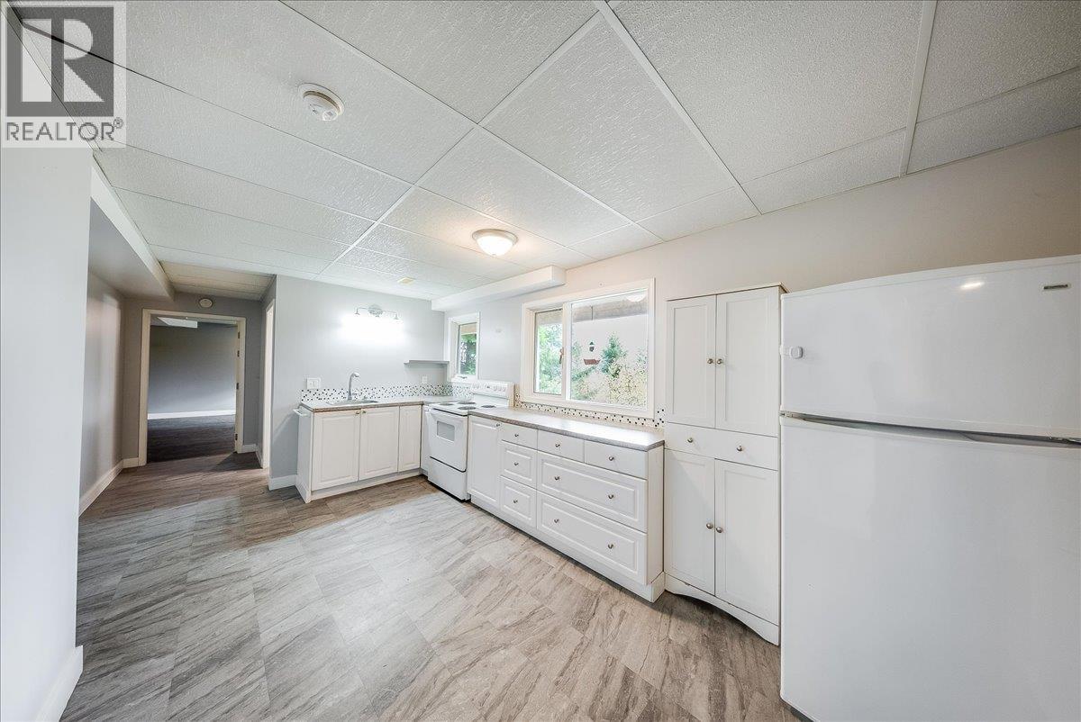 2421 12th Avenue, Castlegar, British Columbia  V1N 4A9 - Photo 24 - 10402949
