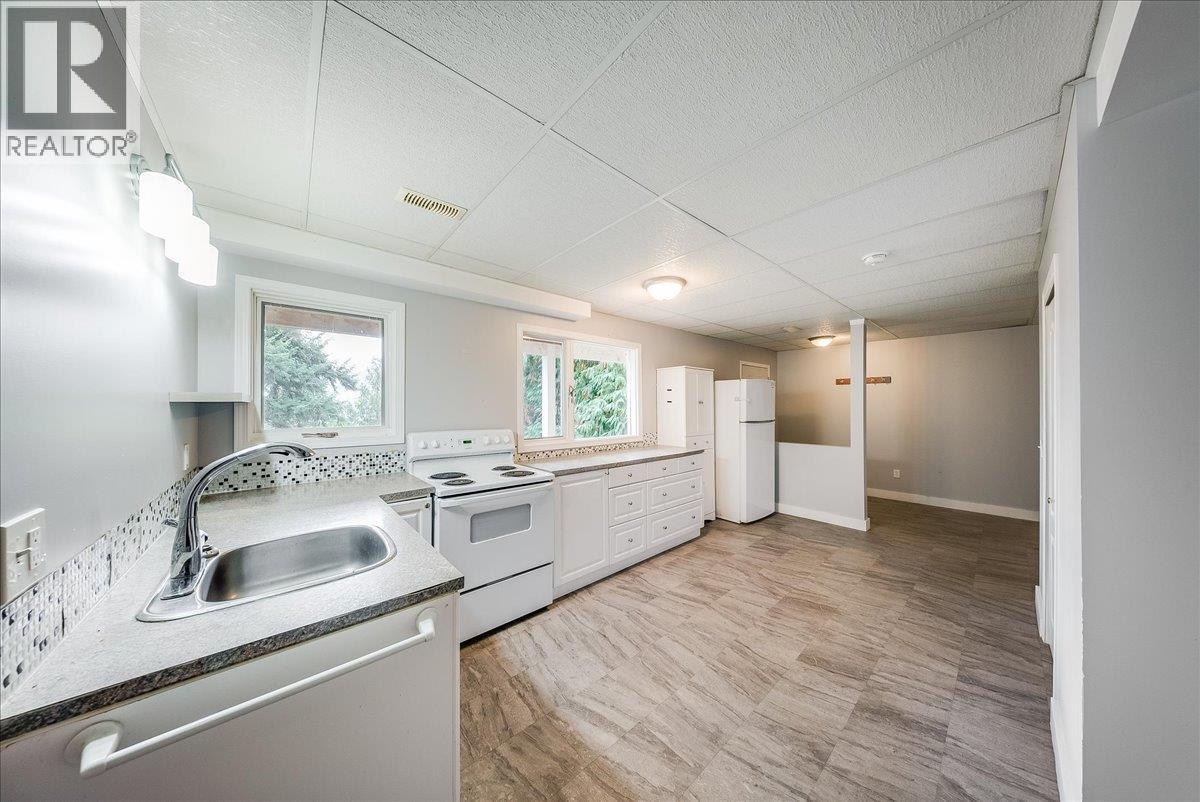 2421 12th Avenue, Castlegar, British Columbia  V1N 4A9 - Photo 25 - 10402949