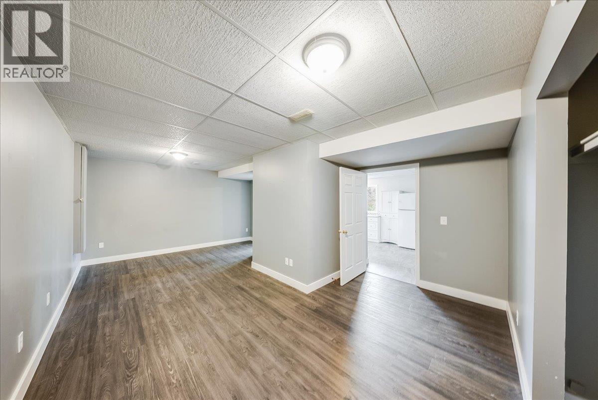 2421 12th Avenue, Castlegar, British Columbia  V1N 4A9 - Photo 29 - 10402949