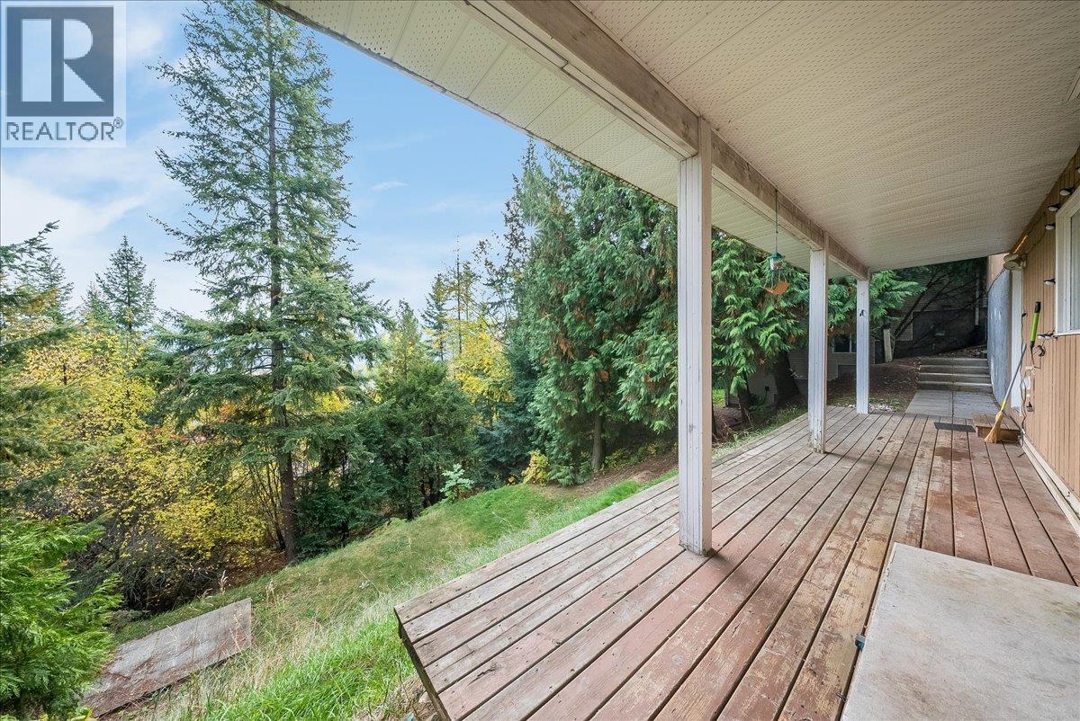 2421 12th Avenue, Castlegar, British Columbia  V1N 4A9 - Photo 36 - 10402949