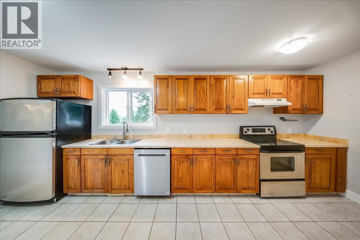 2421 12th Avenue, Castlegar, British Columbia  V1N 4A9 - Photo 7 - 10402949