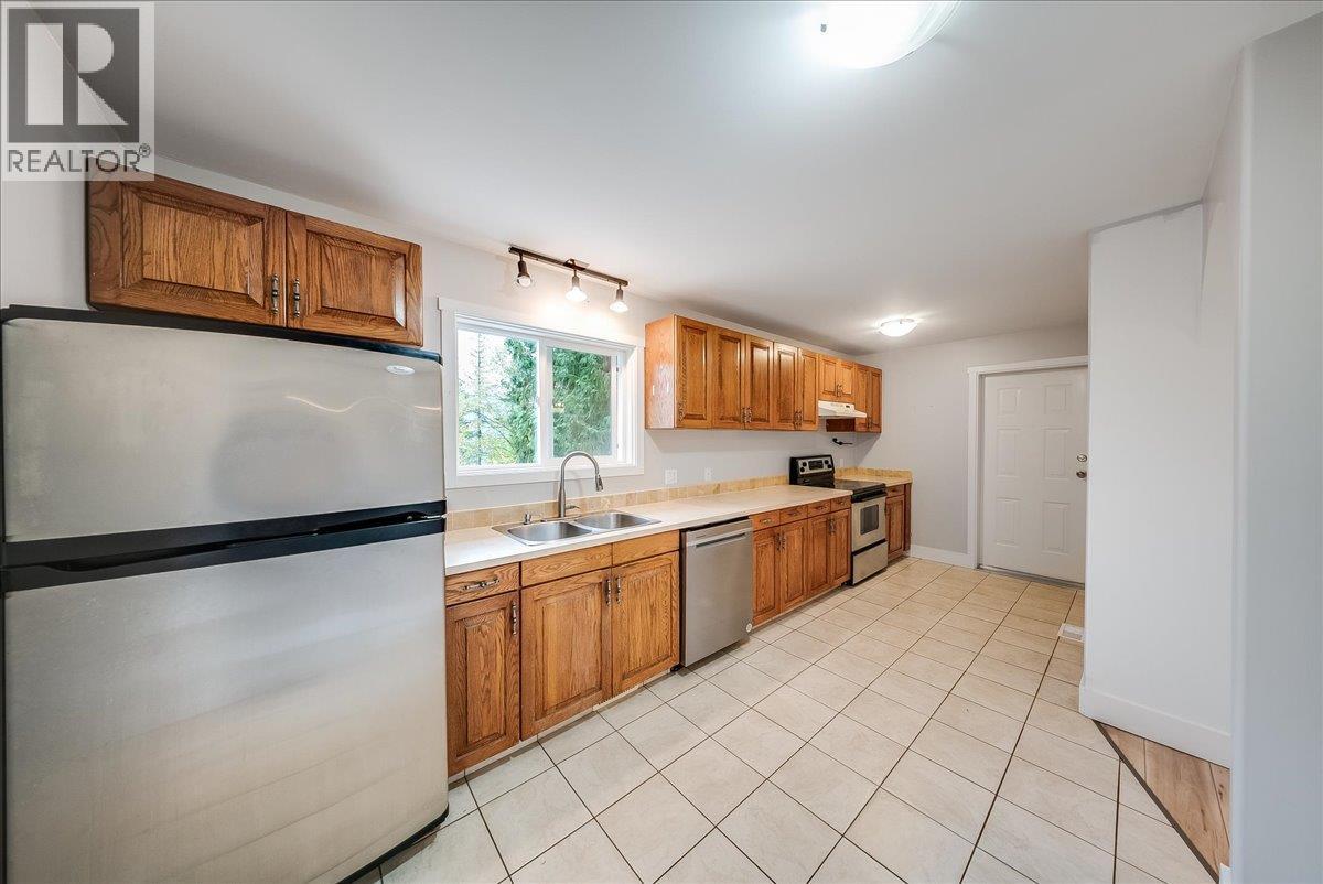 2421 12th Avenue, Castlegar, British Columbia  V1N 4A9 - Photo 9 - 10402949