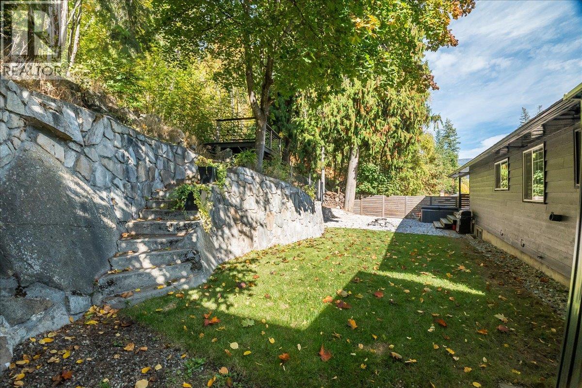 1765 Ridgewood Road, Nelson, British Columbia  V1L 6J9 - Photo 11 - 10402573
