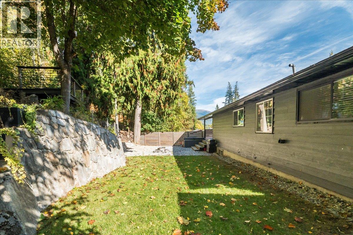 1765 Ridgewood Road, Nelson, British Columbia  V1L 6J9 - Photo 12 - 10402573