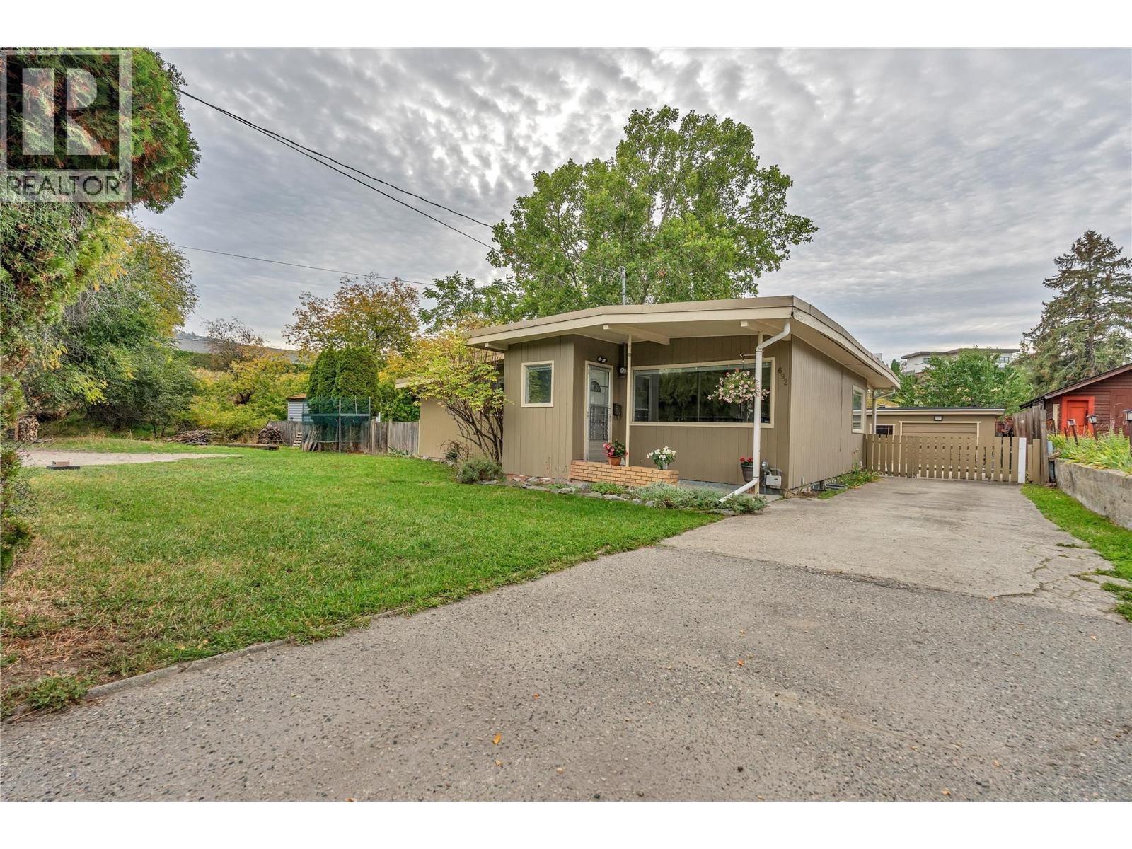 692 Vancouver Avenue, Penticton, British Columbia  V2A 1A6 - Photo 1 - 10403036