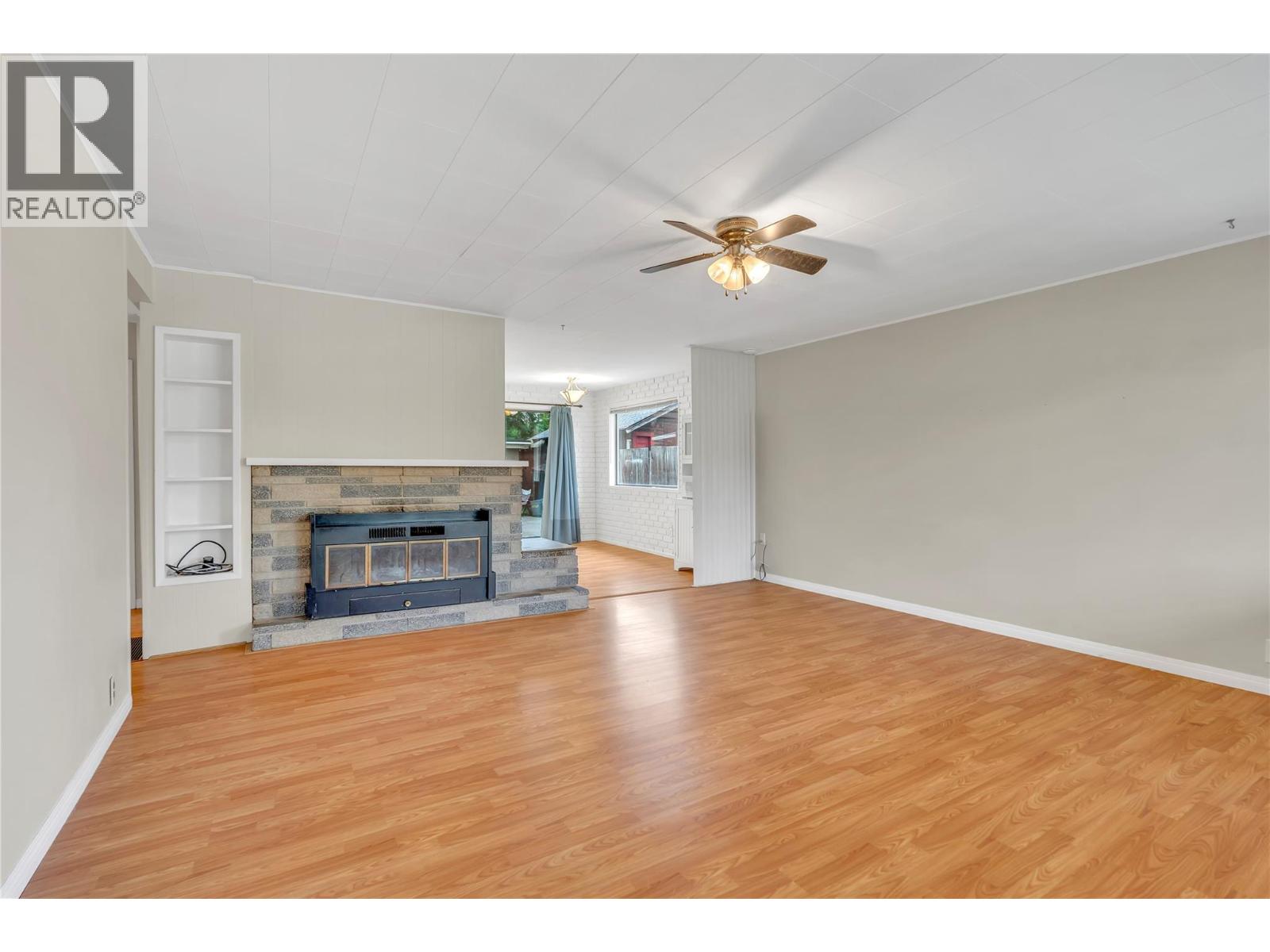 692 Vancouver Avenue, Penticton, British Columbia  V2A 1A6 - Photo 3 - 10403036